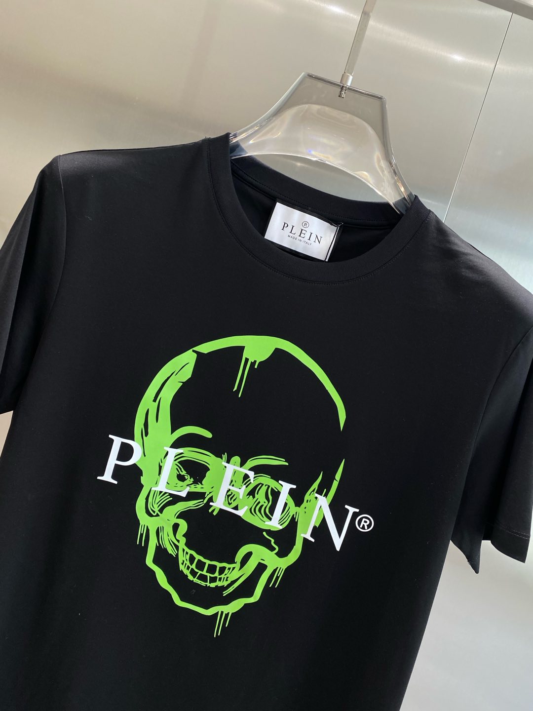 《𝙉𝙚𝙬🤍🖤PP家》

2025SS春夏最新款圆领时尚短袖T恤，官网同步，专柜纯棉面料！贴肤舒适，耐看又