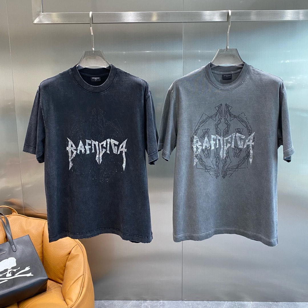 《𝙉𝙚𝙬🤍🖤巴黎家》

2025时尚简约潮流短袖，最顶级的品质专柜原单短袖，顶级制作工艺进口面料，专柜款