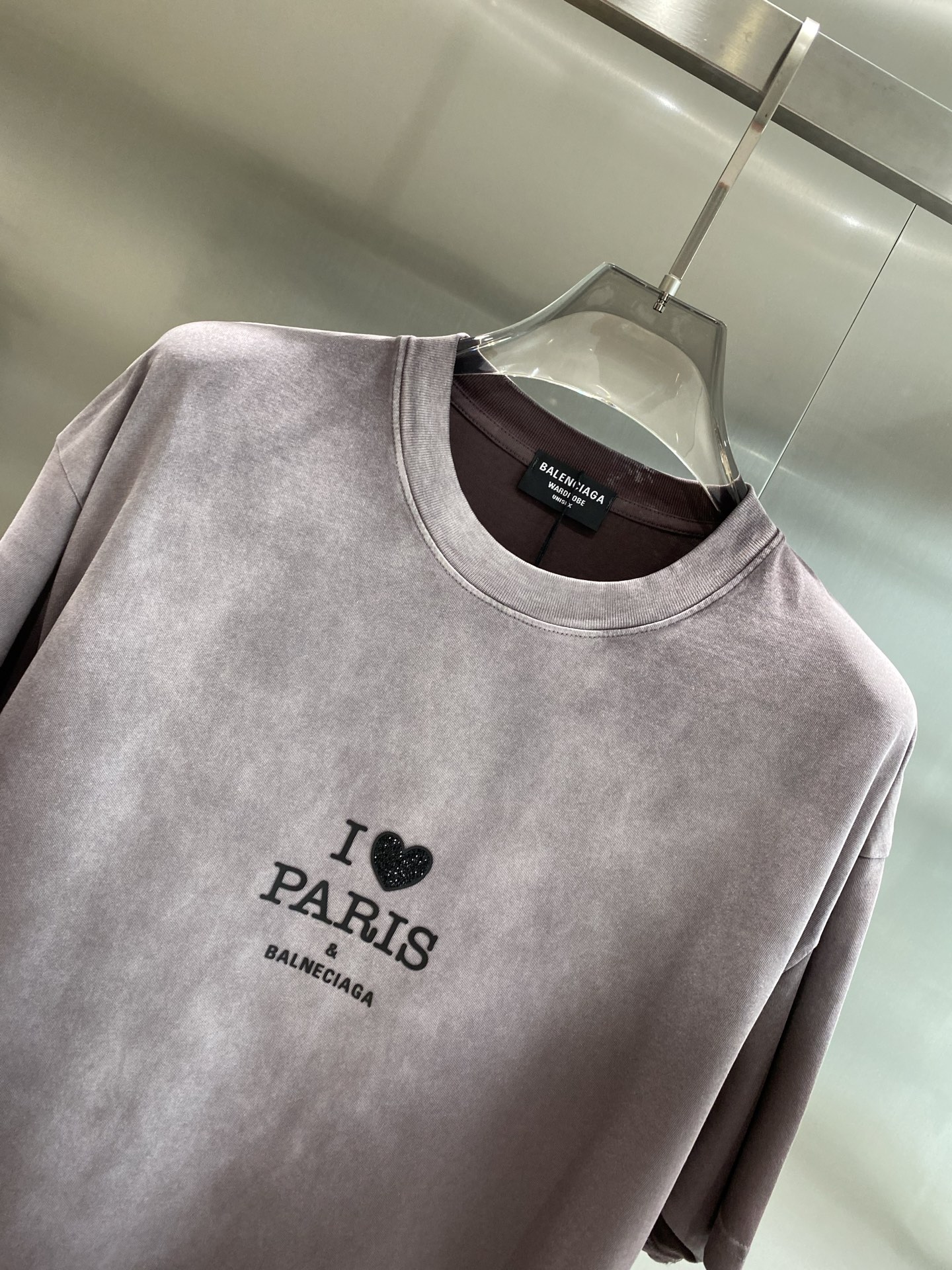 《𝙉𝙚𝙬🤍🖤 巴黎家》
Balenciaga的浪漫巴黎情怀T恤
胸前“I ❤ PARIS”字样简约又吸睛
