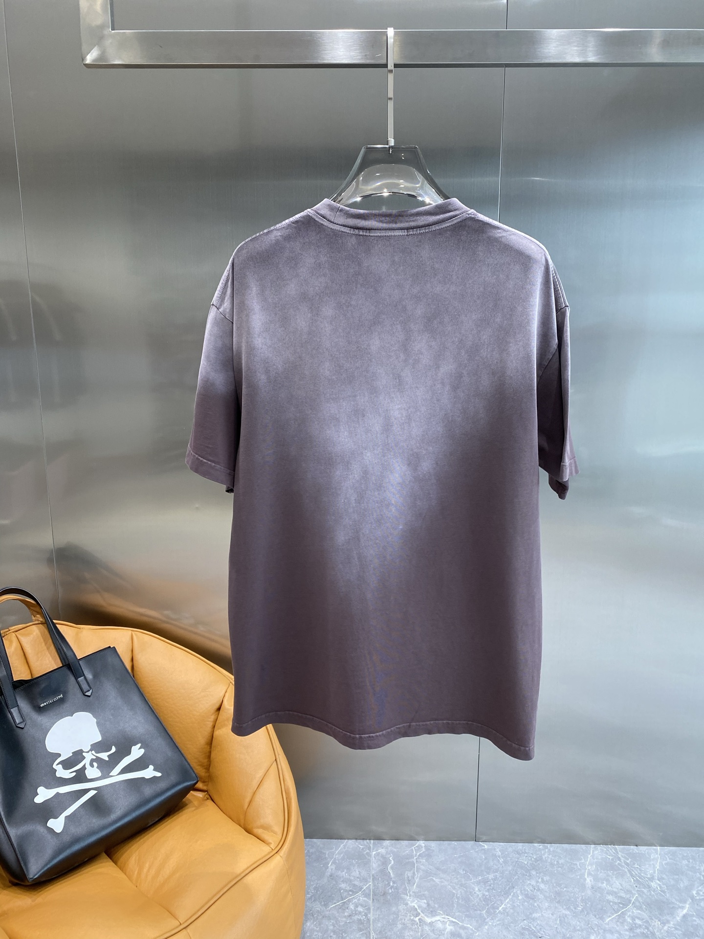 《𝙉𝙚𝙬🤍🖤 巴黎家》
Balenciaga的浪漫巴黎情怀T恤
胸前“I ❤ PARIS”字样简约又吸睛