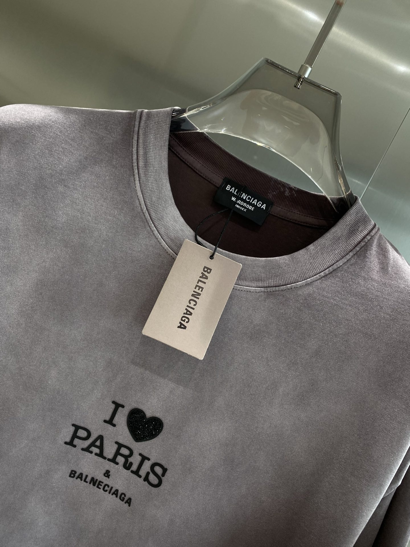 《𝙉𝙚𝙬🤍🖤 巴黎家》
Balenciaga的浪漫巴黎情怀T恤
胸前“I ❤ PARIS”字样简约又吸睛