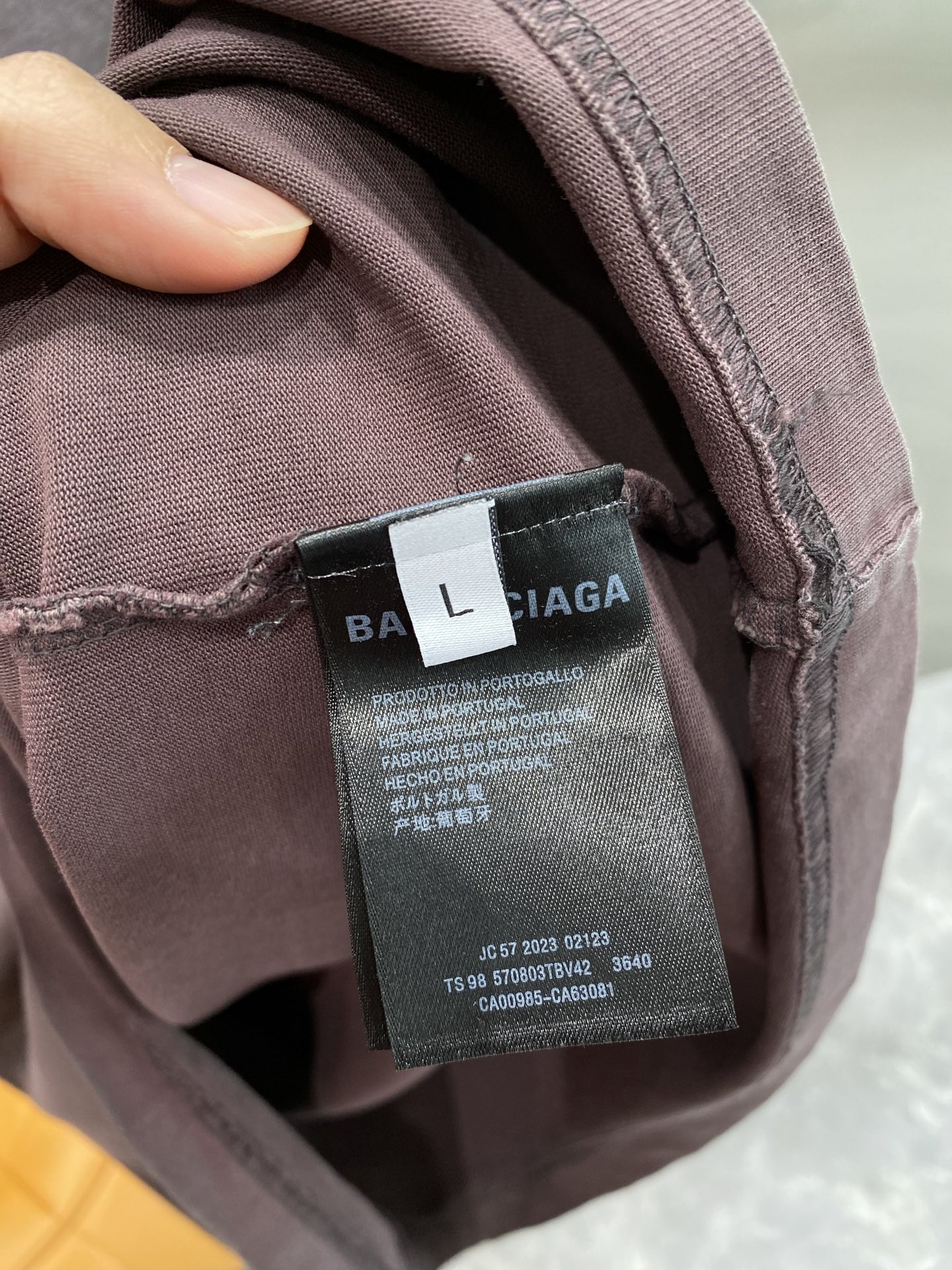 《𝙉𝙚𝙬🤍🖤 巴黎家》
Balenciaga的浪漫巴黎情怀T恤
胸前“I ❤ PARIS”字样简约又吸睛