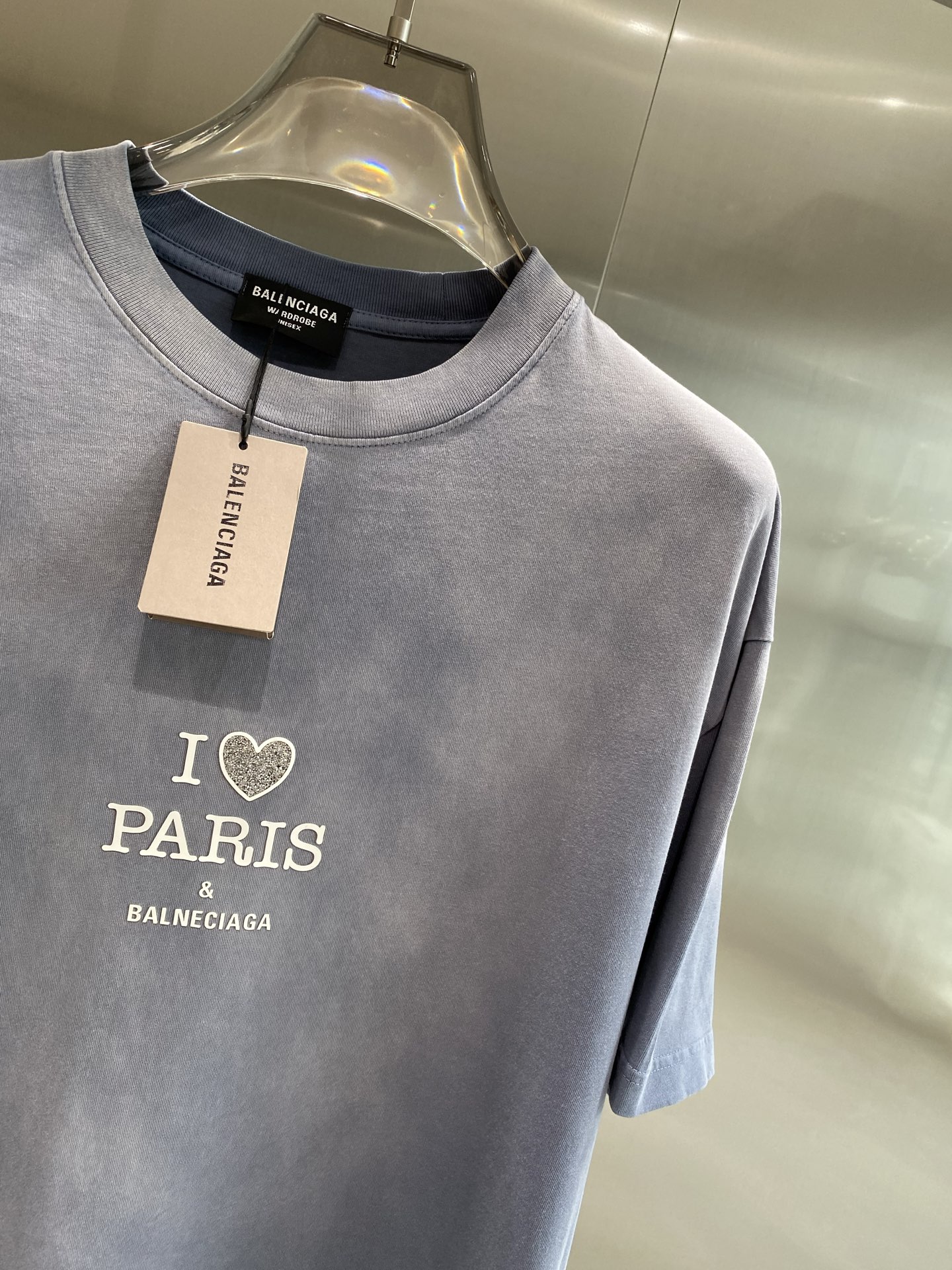《𝙉𝙚𝙬🤍🖤 巴黎家》
Balenciaga的浪漫巴黎情怀T恤
胸前“I ❤ PARIS”字样简约又吸睛
