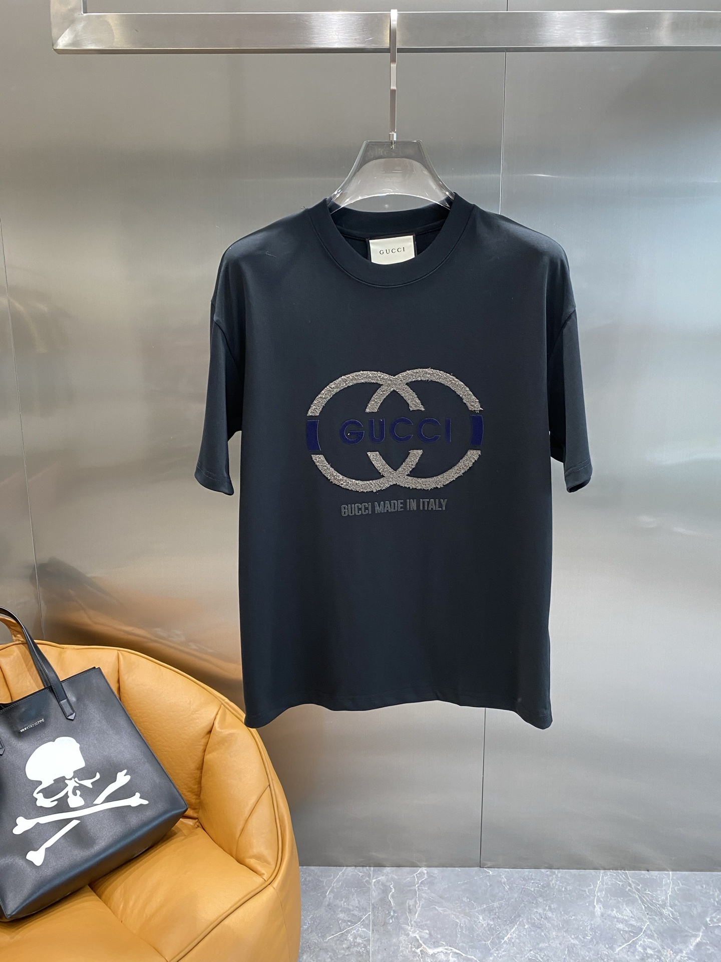 《𝙉𝙚𝙬🤍🖤 古家》
Gucci T恤，经典Logo的百搭魅力T恤呀！
每件T恤上都有大大的双G标志与“