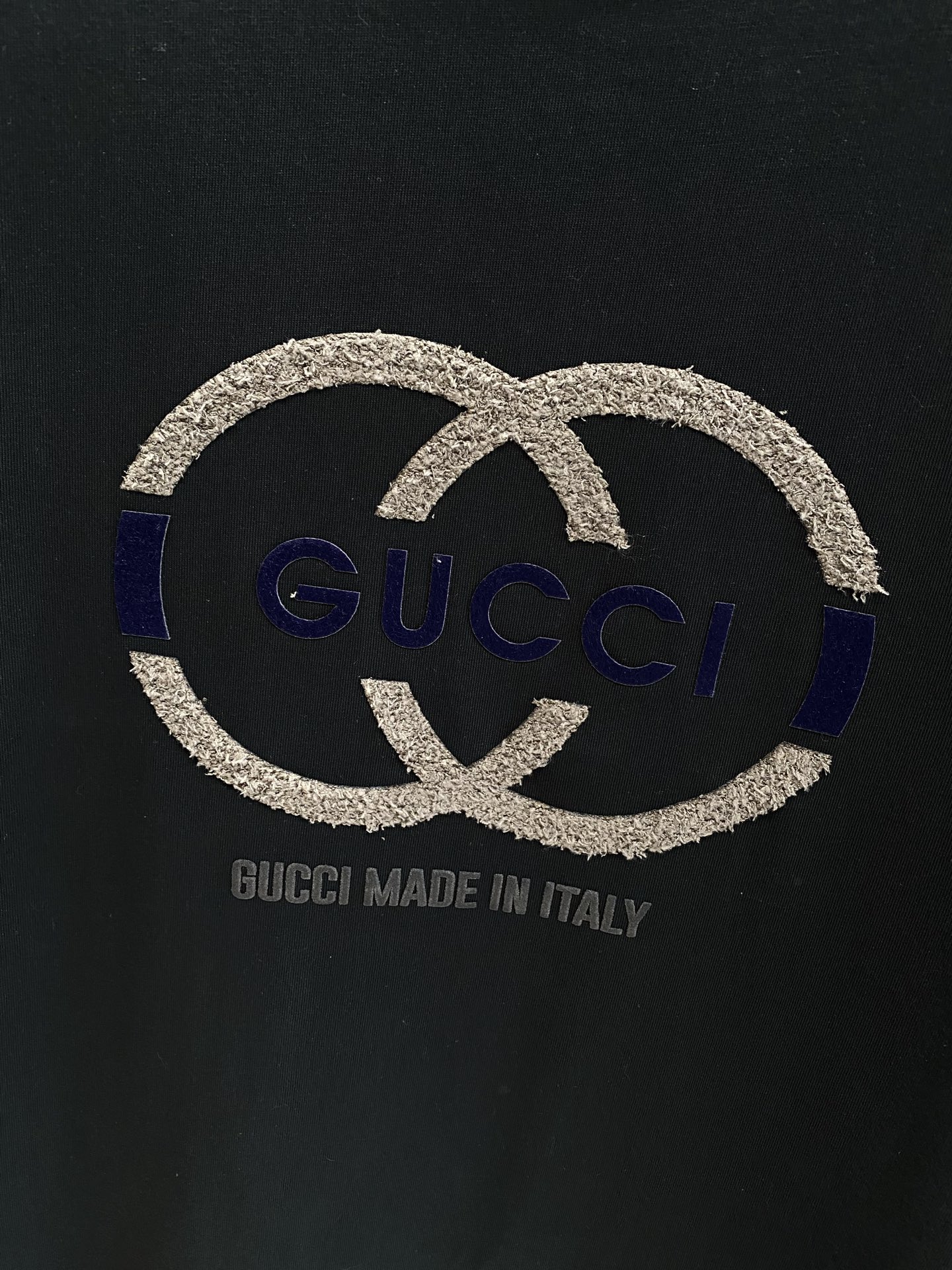 《𝙉𝙚𝙬🤍🖤 古家》
Gucci T恤，经典Logo的百搭魅力T恤呀！
每件T恤上都有大大的双G标志与“