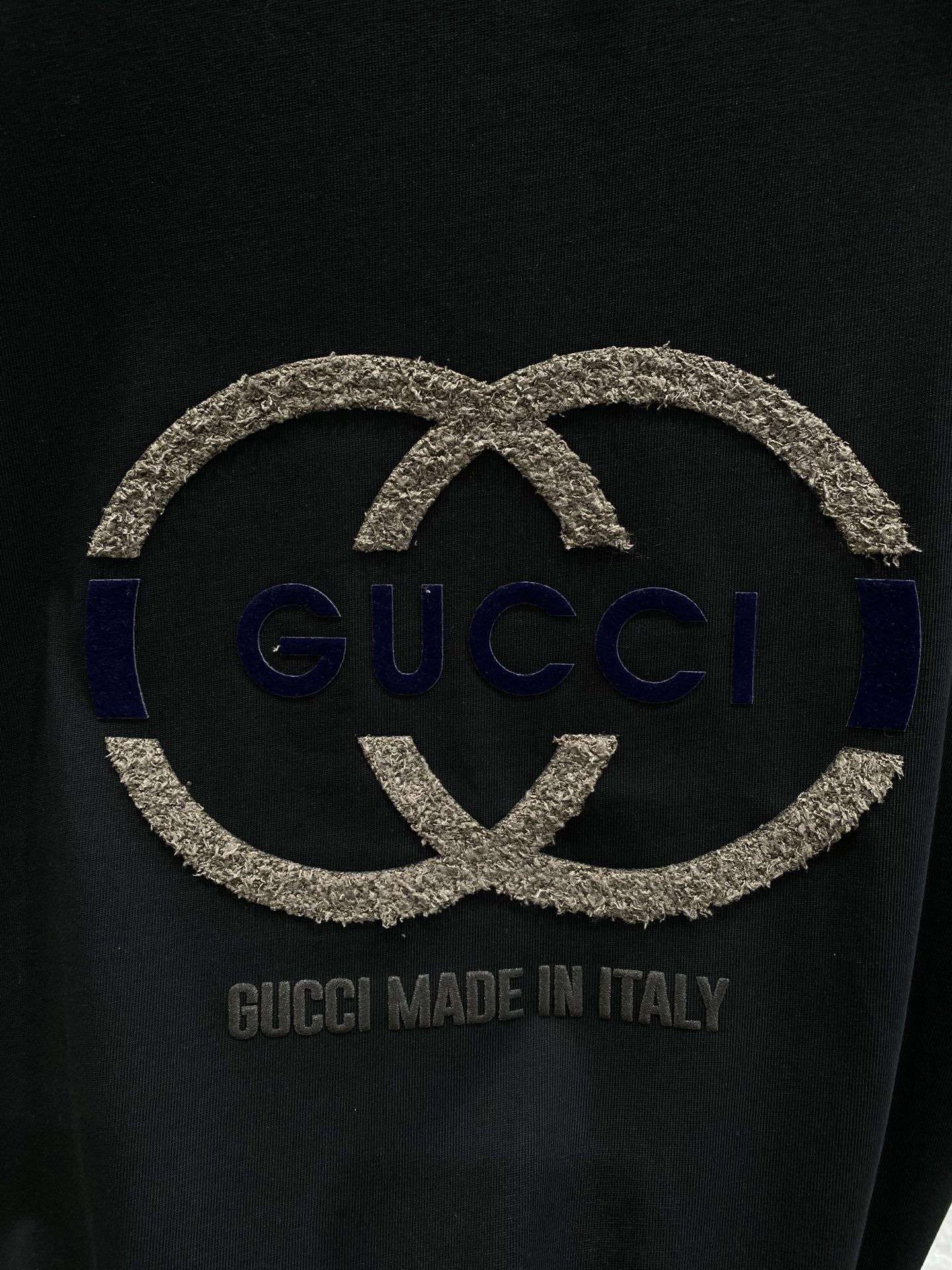 《𝙉𝙚𝙬🤍🖤 古家》
Gucci T恤，经典Logo的百搭魅力T恤呀！
每件T恤上都有大大的双G标志与“
