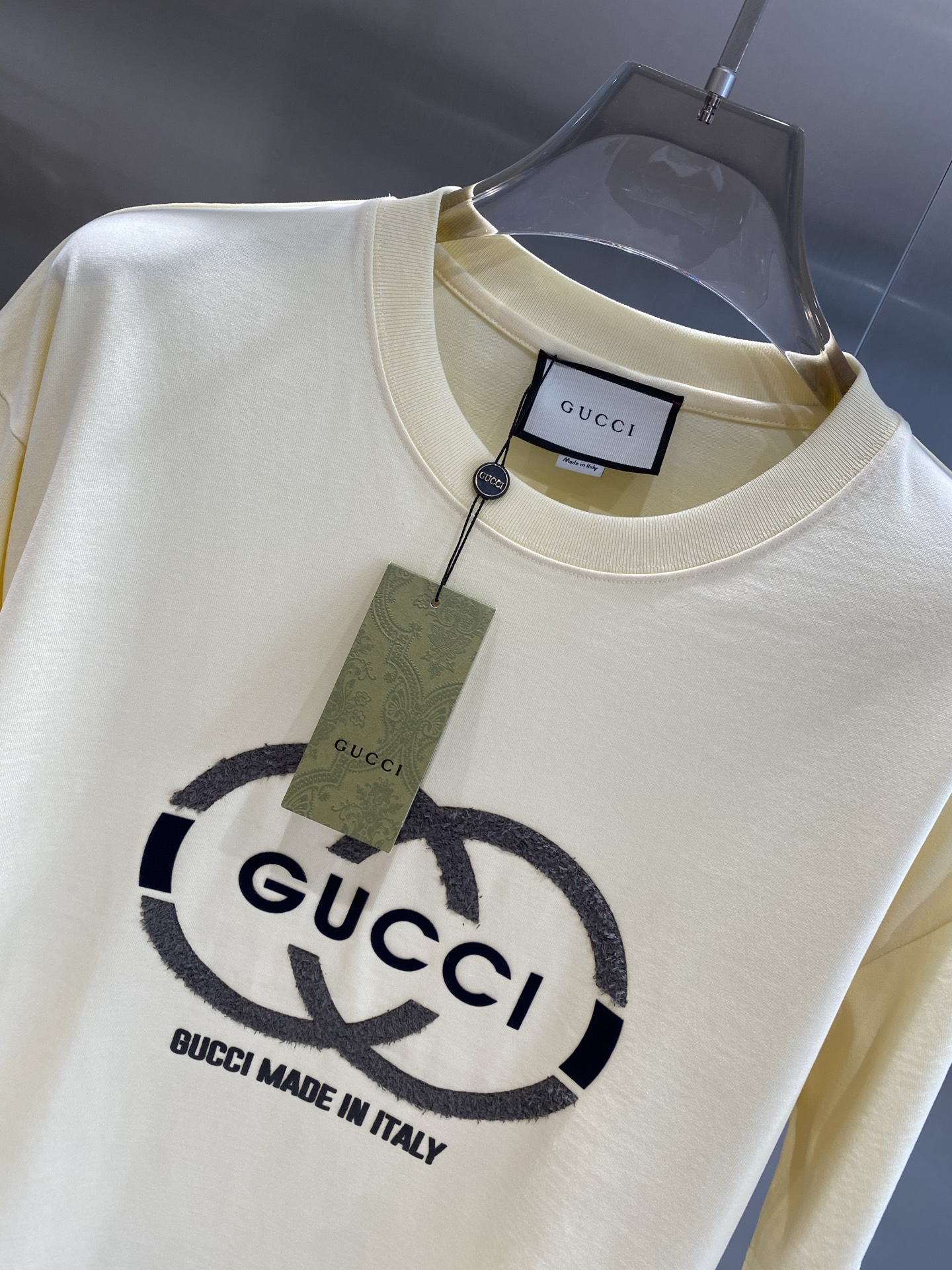 《𝙉𝙚𝙬🤍🖤 古家》
Gucci T恤，经典Logo的百搭魅力T恤呀！
每件T恤上都有大大的双G标志与“