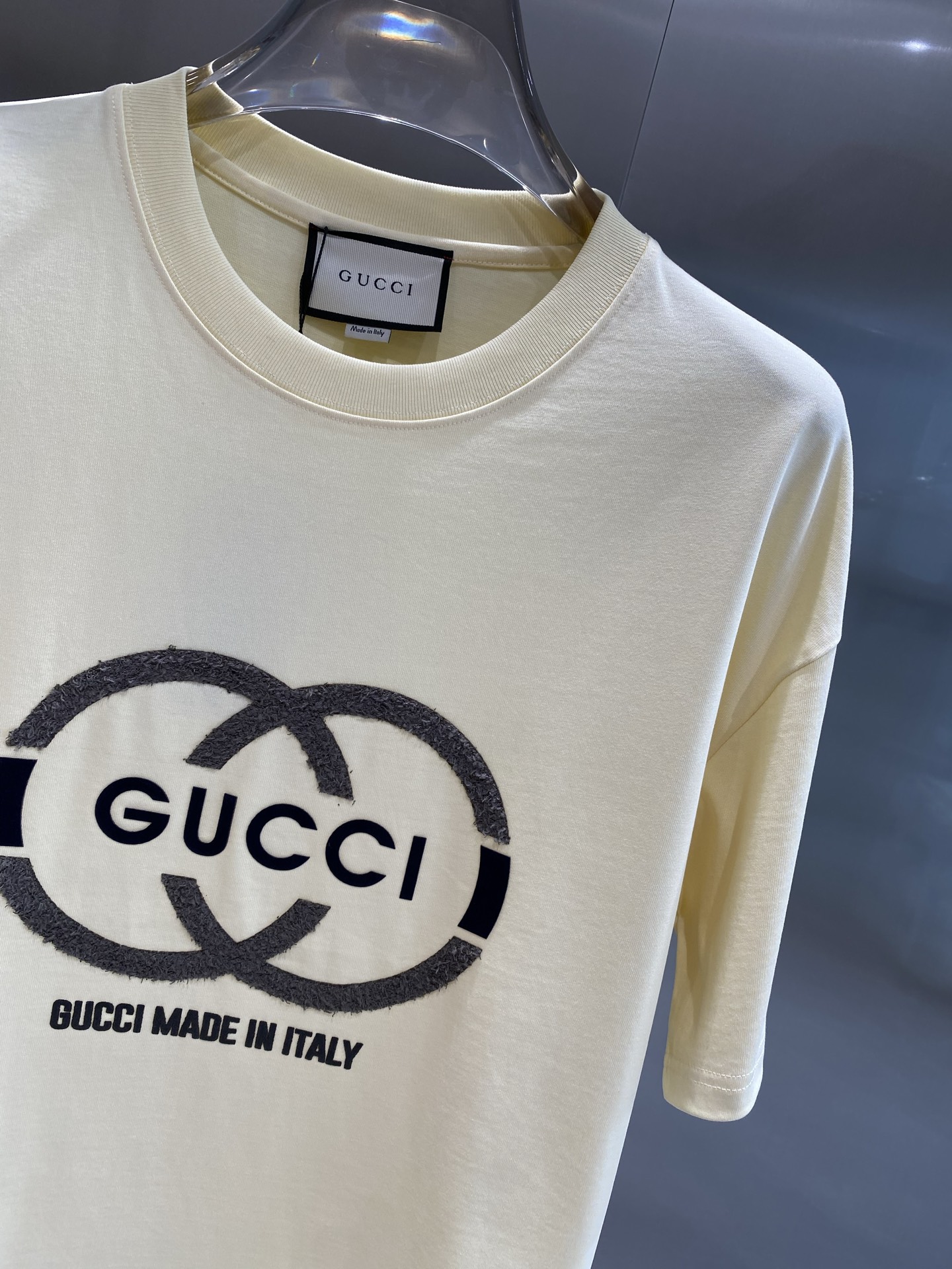 《𝙉𝙚𝙬🤍🖤 古家》
Gucci T恤，经典Logo的百搭魅力T恤呀！
每件T恤上都有大大的双G标志与“