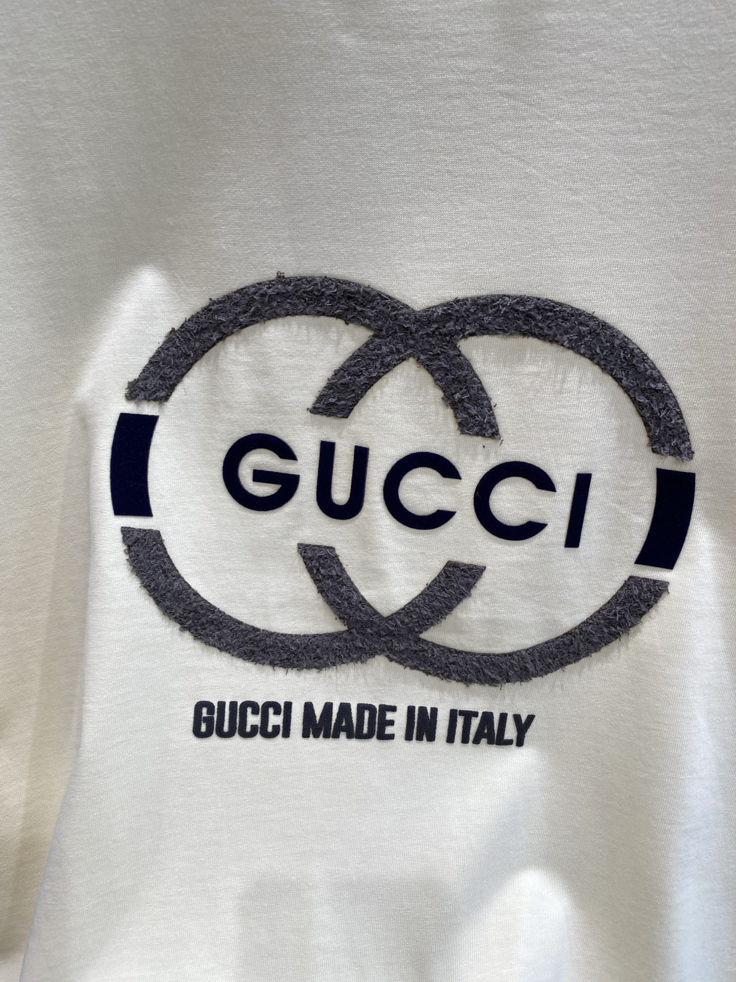 《𝙉𝙚𝙬🤍🖤 古家》
Gucci T恤，经典Logo的百搭魅力T恤呀！
每件T恤上都有大大的双G标志与“