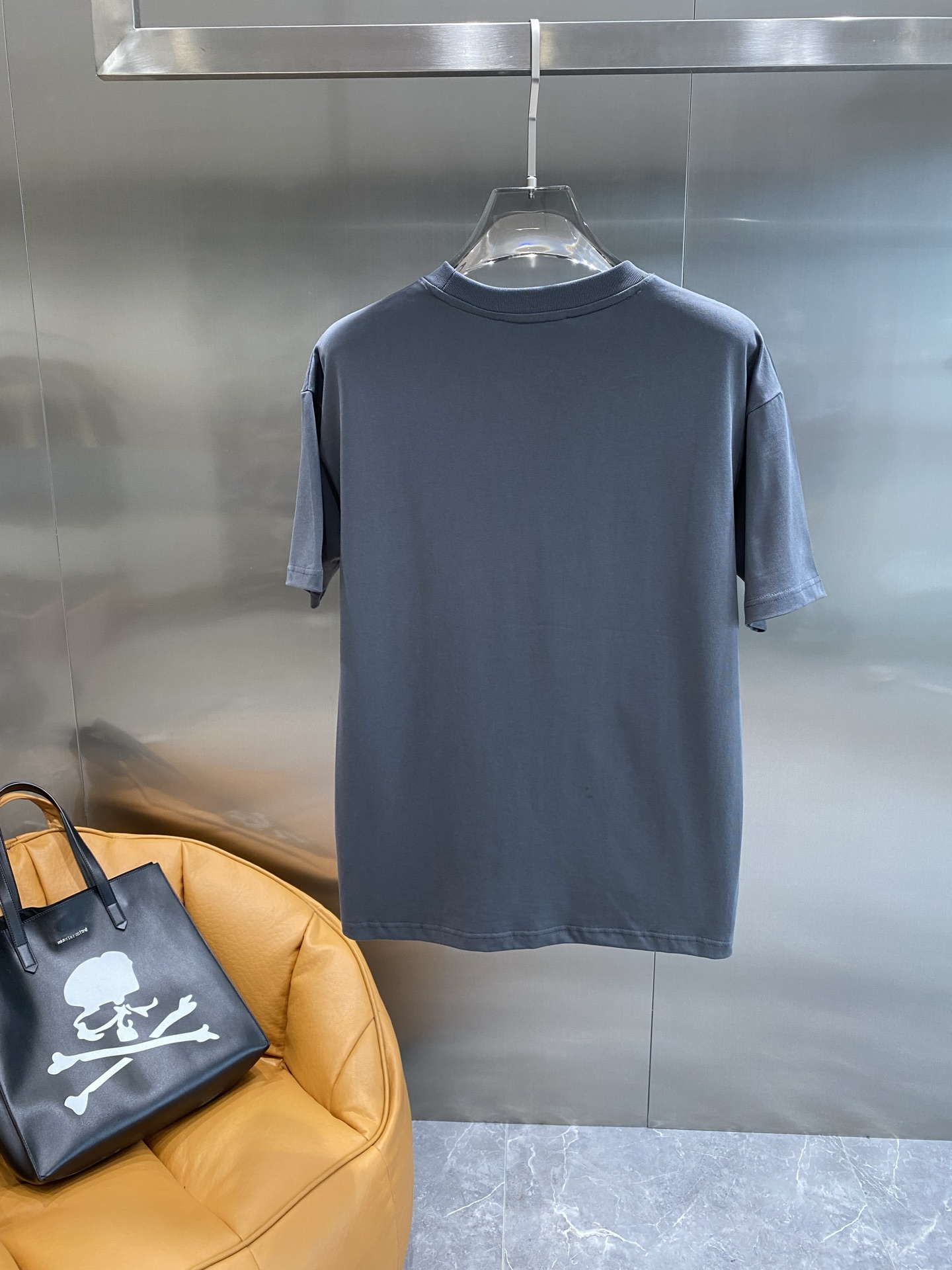 《𝙉𝙚𝙬🤍🖤 古家》
Gucci T恤，经典Logo的百搭魅力T恤呀！
每件T恤上都有大大的双G标志与“