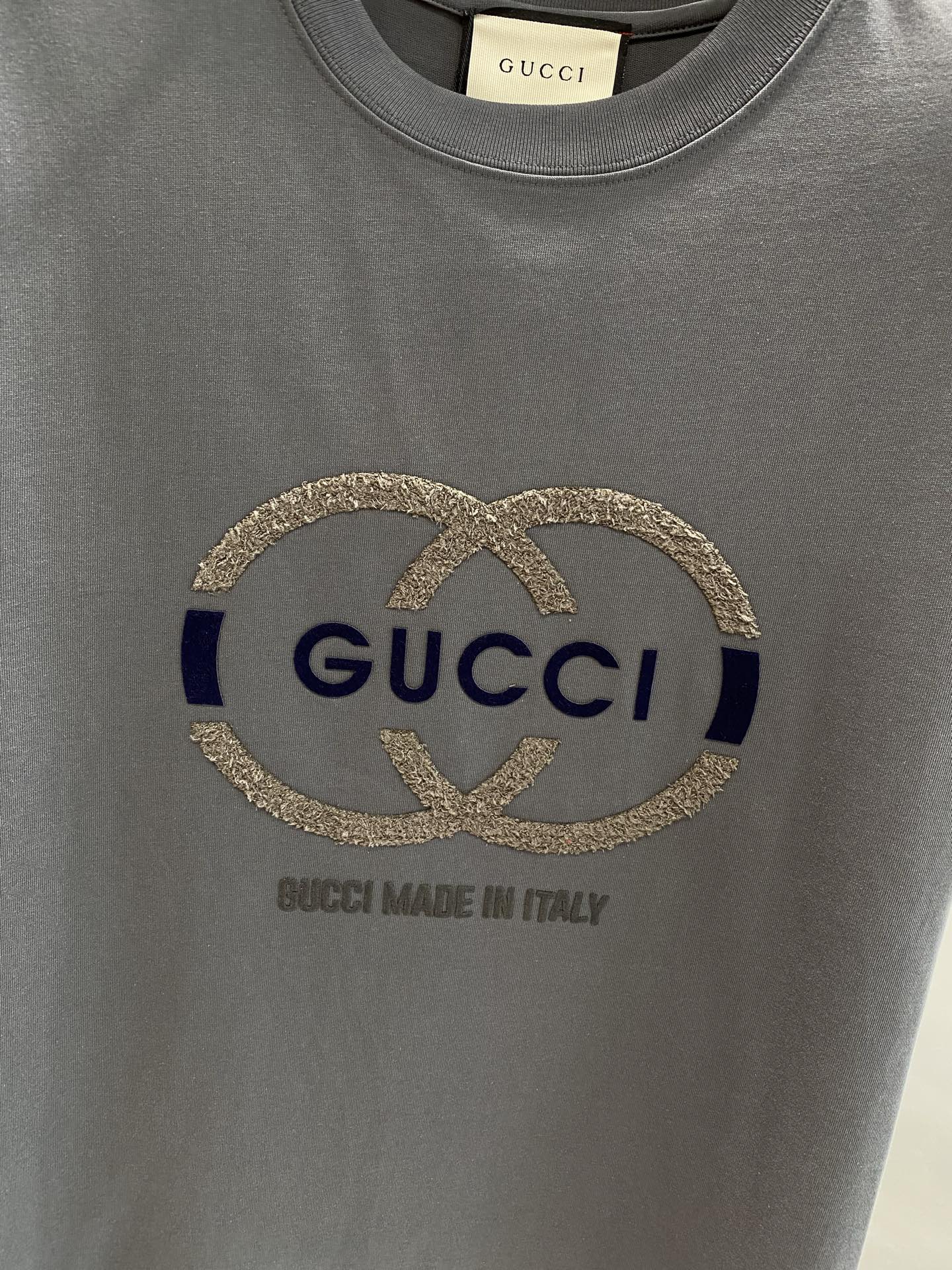 《𝙉𝙚𝙬🤍🖤 古家》
Gucci T恤，经典Logo的百搭魅力T恤呀！
每件T恤上都有大大的双G标志与“