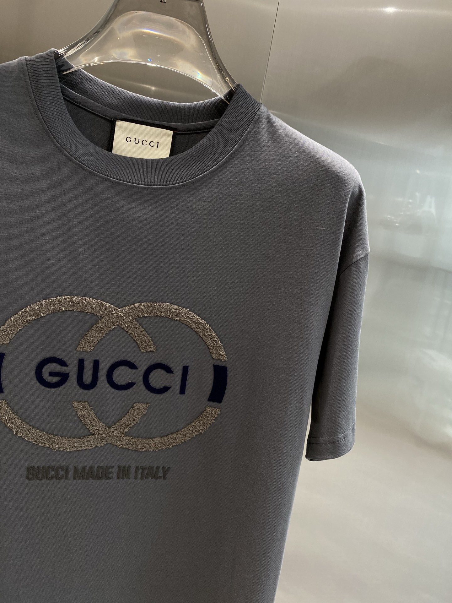 《𝙉𝙚𝙬🤍🖤 古家》
Gucci T恤，经典Logo的百搭魅力T恤呀！
每件T恤上都有大大的双G标志与“