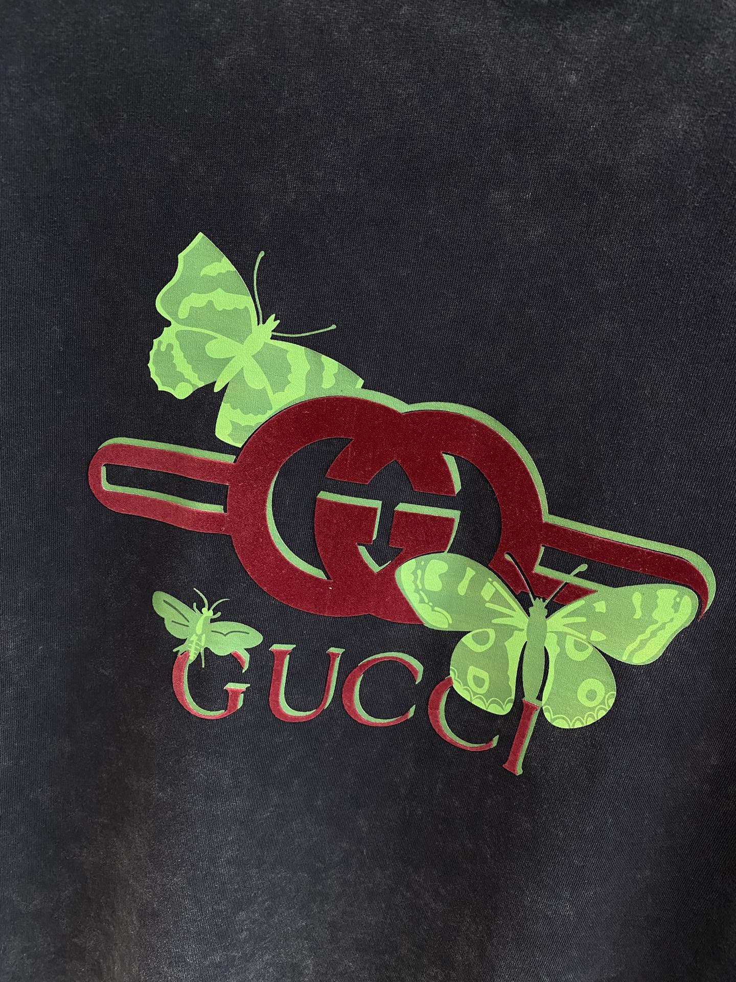 《𝙉𝙚𝙬🤍🖤 古家》
Gucci T恤，灵动蝶影与经典Logo的邂逅 简约又高级。
标志性的双G log