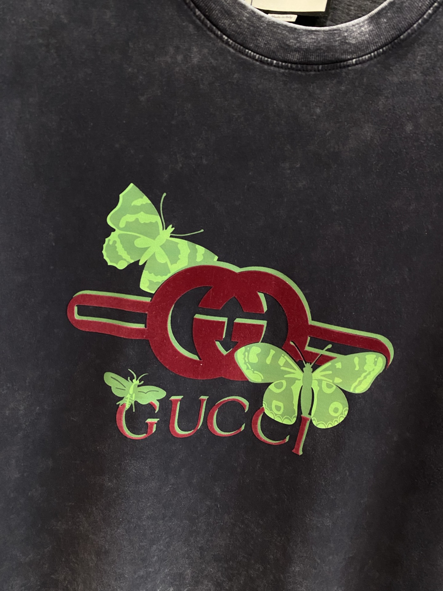 《𝙉𝙚𝙬🤍🖤 古家》
Gucci T恤，灵动蝶影与经典Logo的邂逅 简约又高级。
标志性的双G log