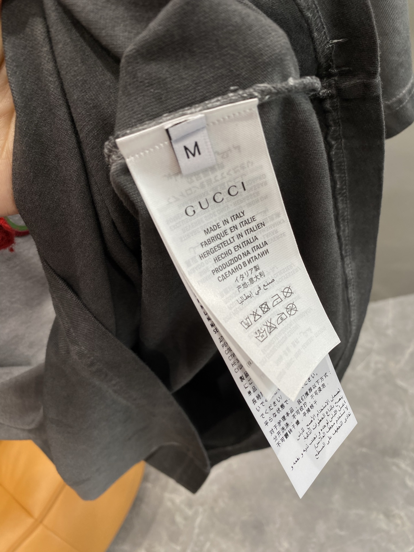 《𝙉𝙚𝙬🤍🖤 古家》
Gucci T恤，灵动蝶影与经典Logo的邂逅 简约又高级。
标志性的双G log