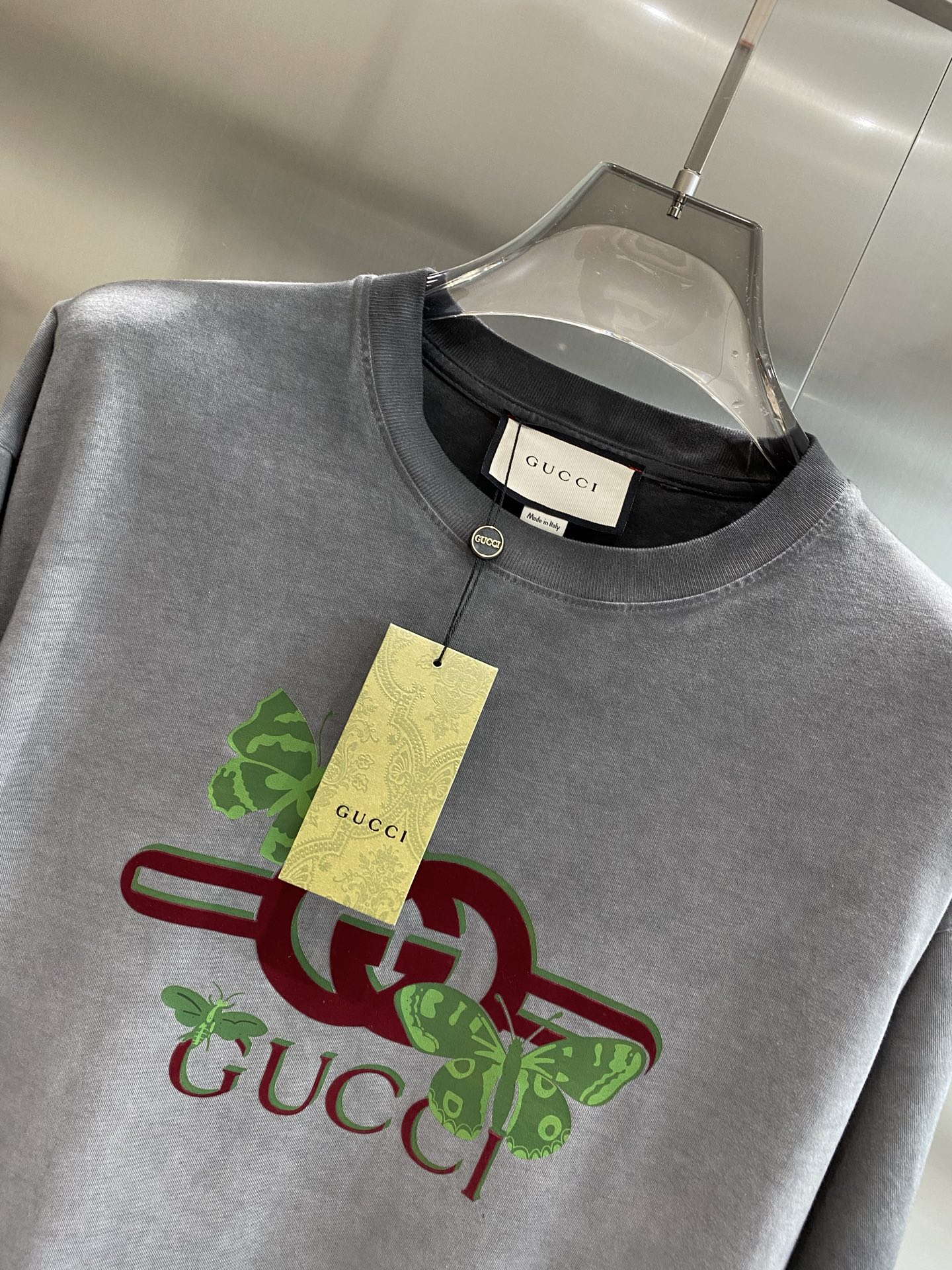 《𝙉𝙚𝙬🤍🖤 古家》
Gucci T恤，灵动蝶影与经典Logo的邂逅 简约又高级。
标志性的双G log
