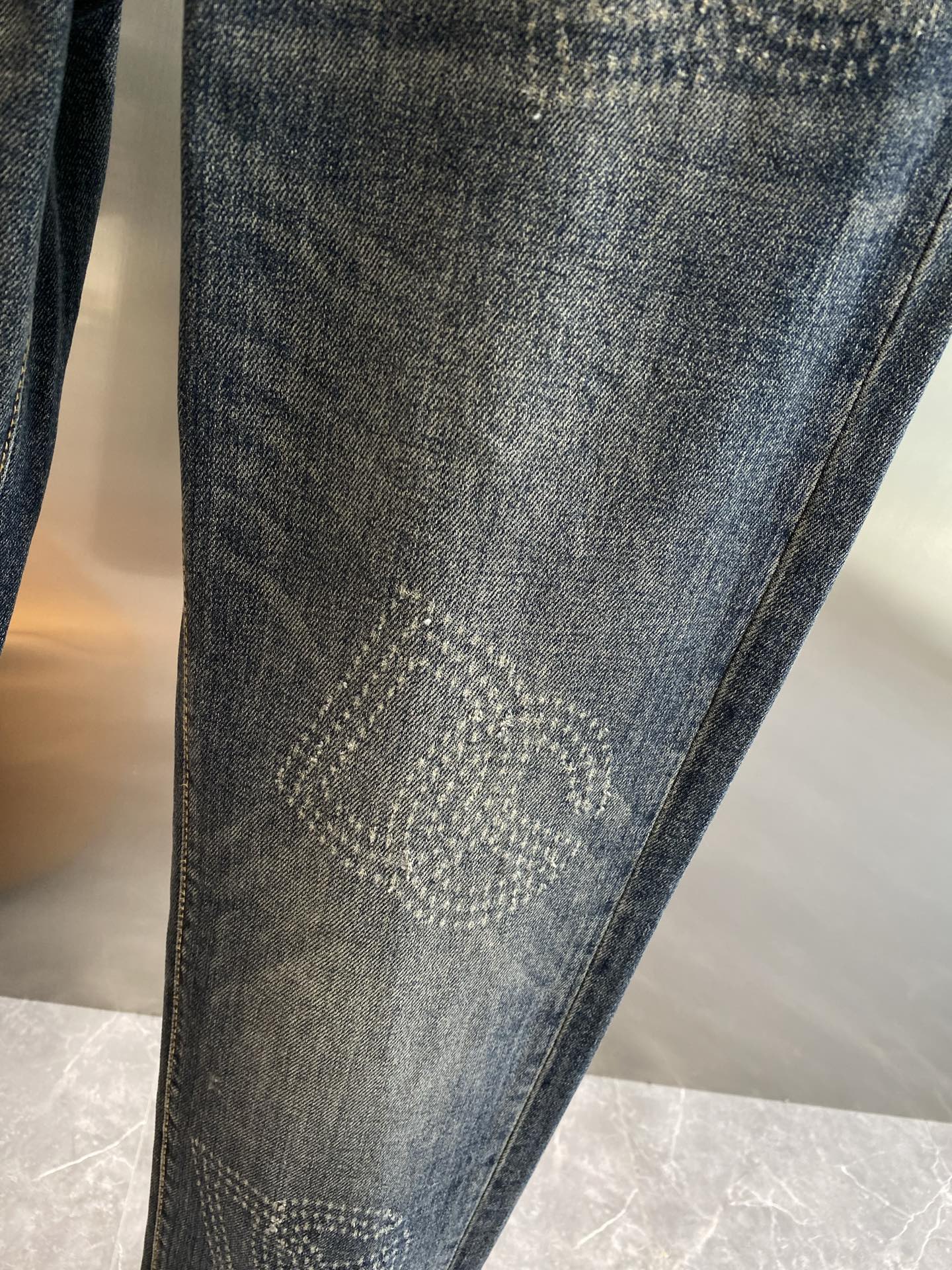 《𝙉𝙚𝙬🤍🖤DG家》
Dolce&Gabbana牛仔裤，复古风里的精致腔调
经典牛仔蓝，带着复古韵味，自