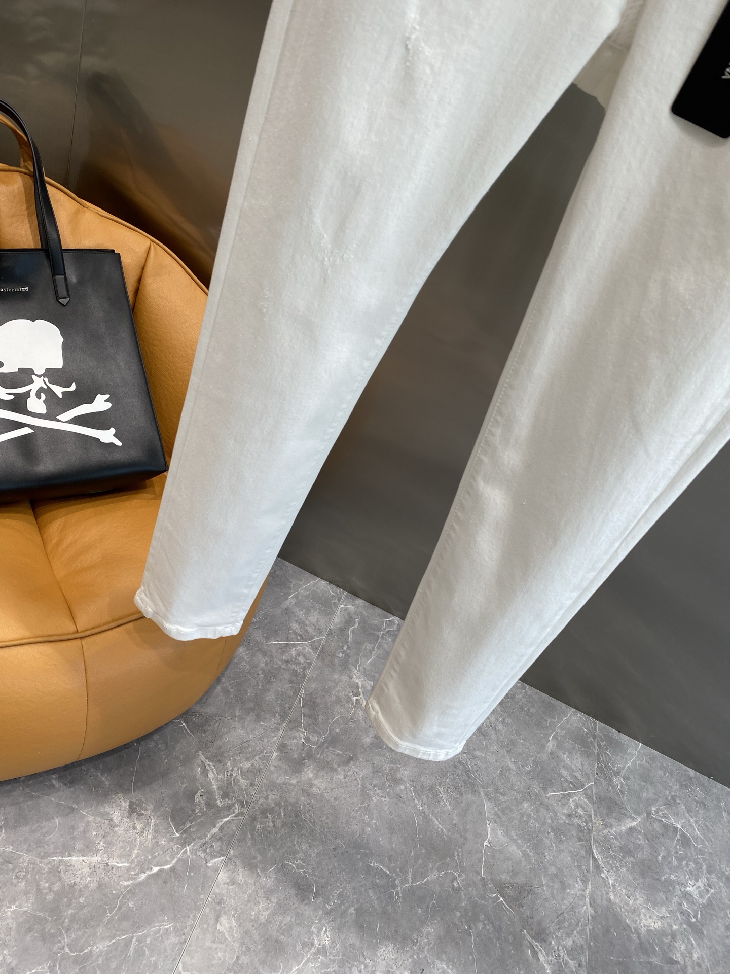《𝙉𝙚𝙬🤍🖤 DG家》
Dolce&Gabbana白牛仔，简约里的奢华格调
纯净的白色，干净又清爽，尽显