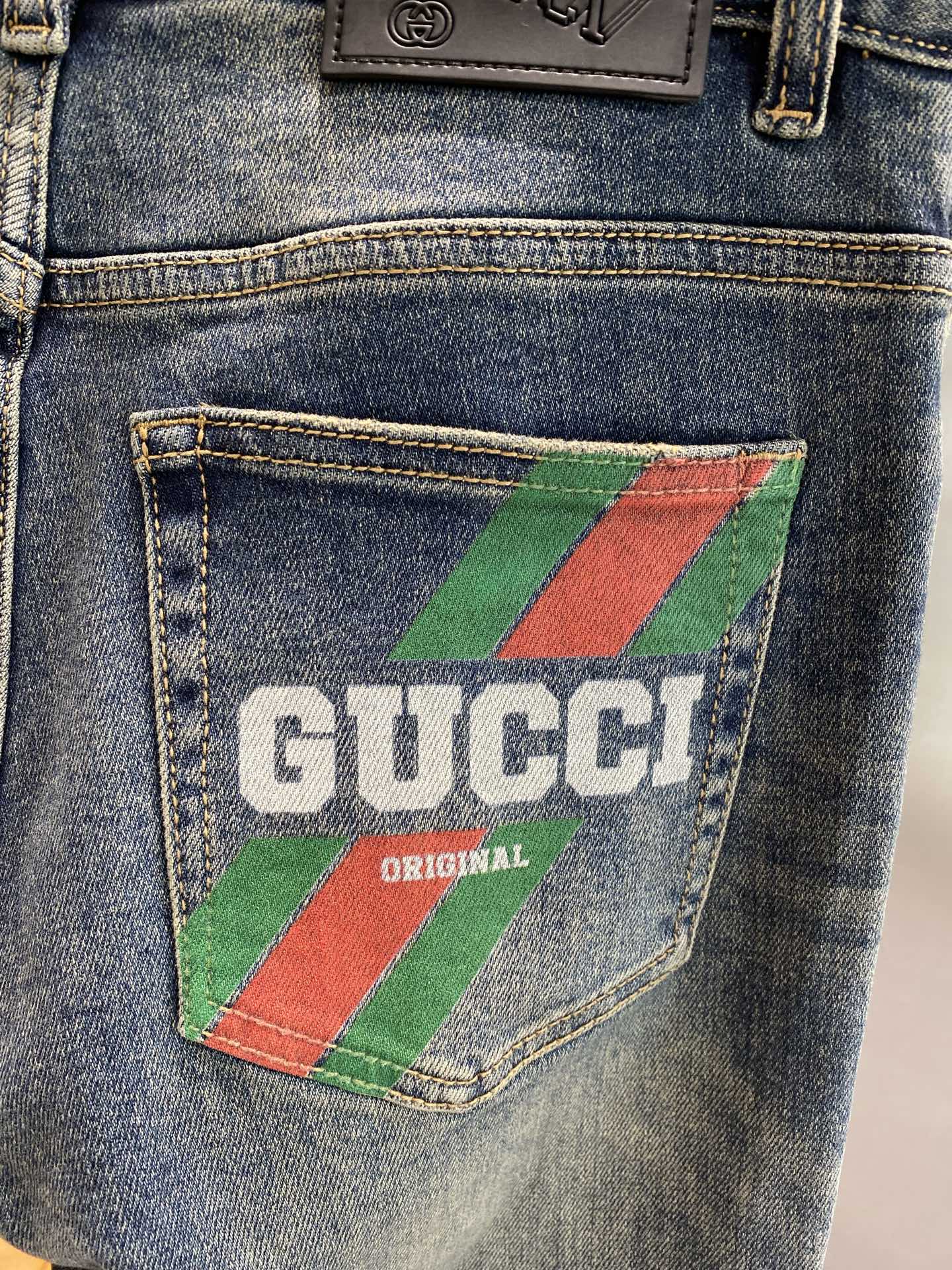《𝙉𝙚𝙬🤍🖤 古家》
Gucci牛仔，经典元素的时尚演绎
经典牛仔蓝，复古又百搭，自然的磨白效果增添了几
