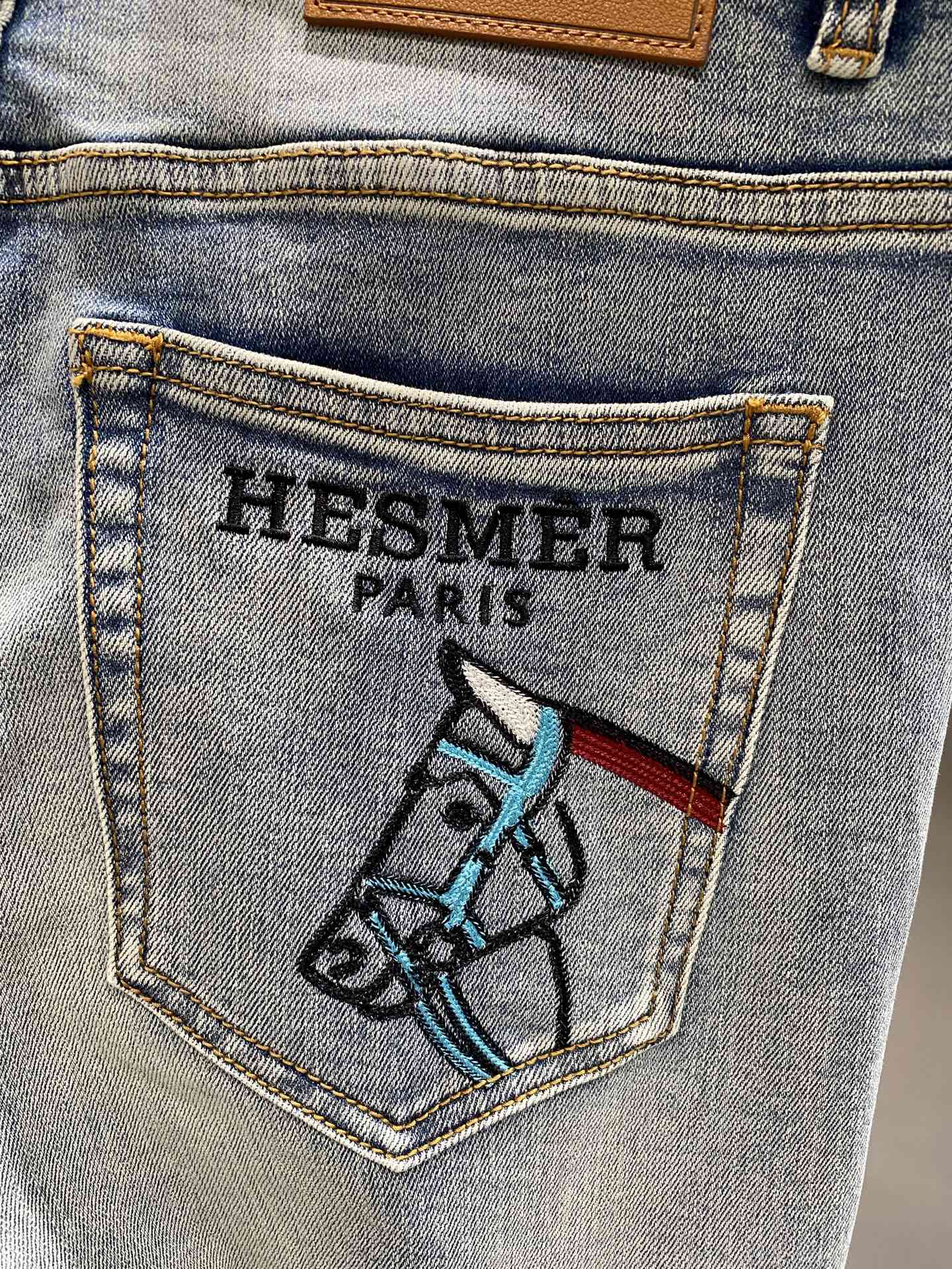 Luxury Embroidered Jeans: HESMER PARIS Pony Design, Comfortable Fit, High Quality Craftsmanship - 图片 9