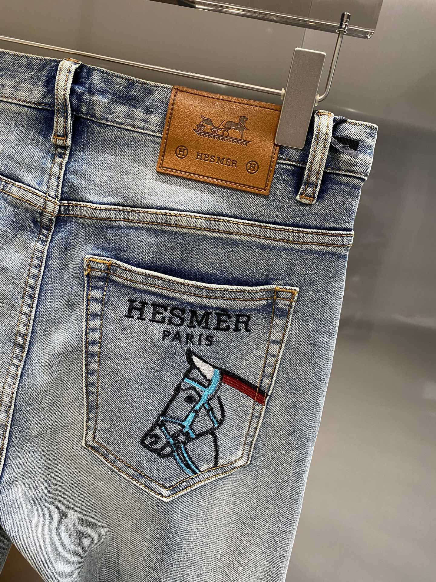 Luxury Embroidered Jeans: HESMER PARIS Pony Design, Comfortable Fit, High Quality Craftsmanship - 图片 8