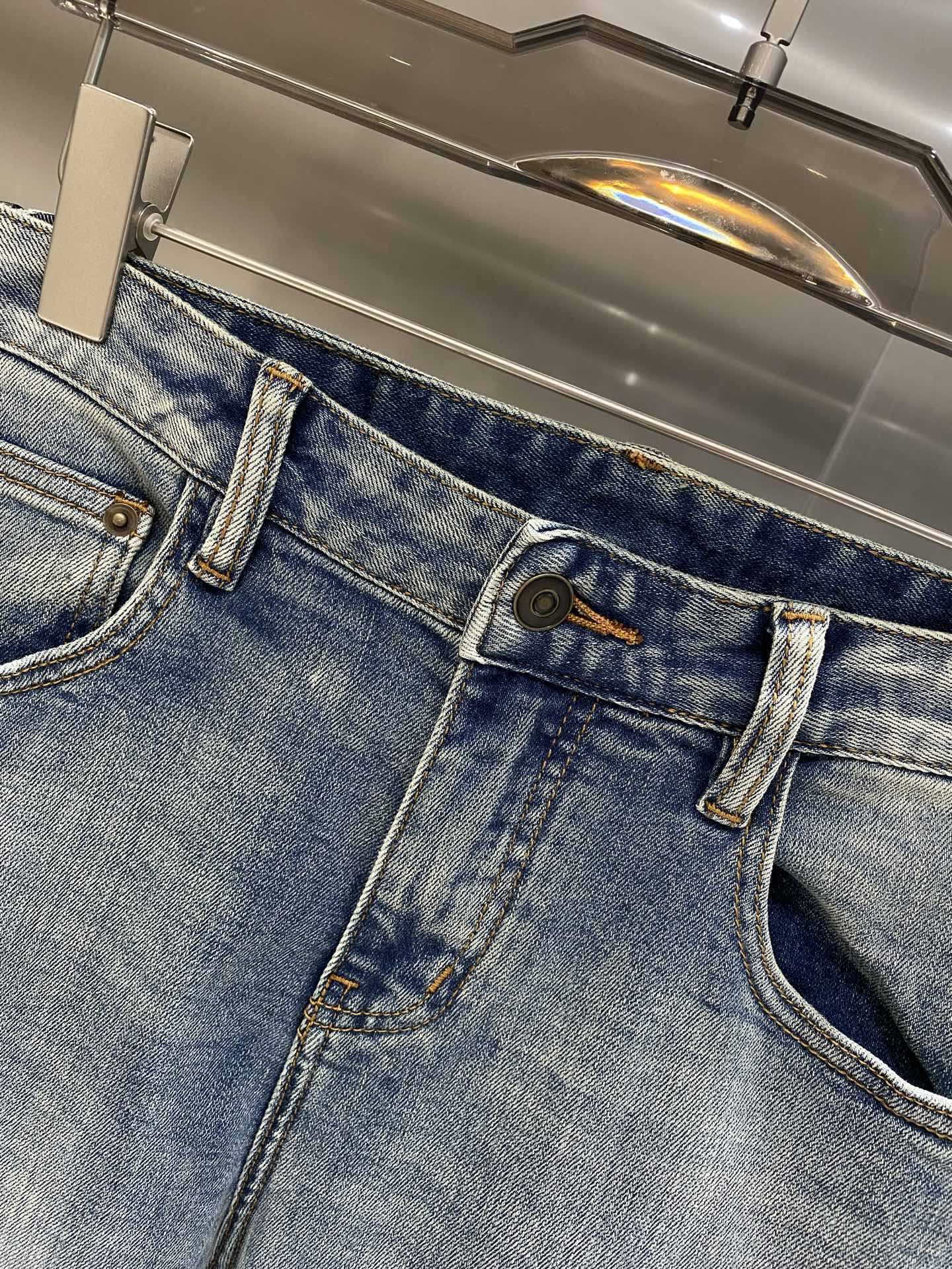 Luxury Embroidered Jeans: HESMER PARIS Pony Design, Comfortable Fit, High Quality Craftsmanship - 图片 4