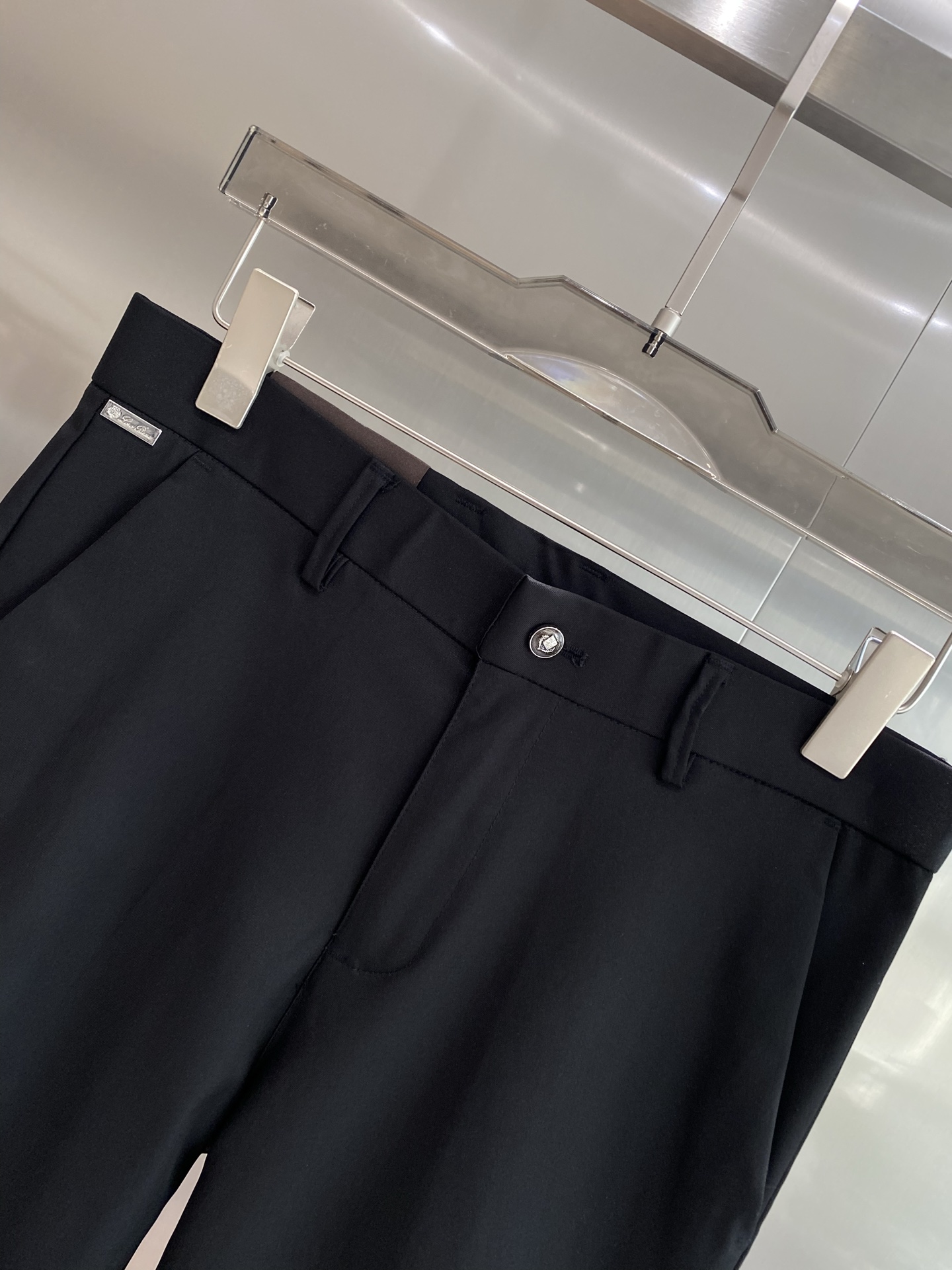 “Stylish LP Pants for Office Confidence” - 图片 3