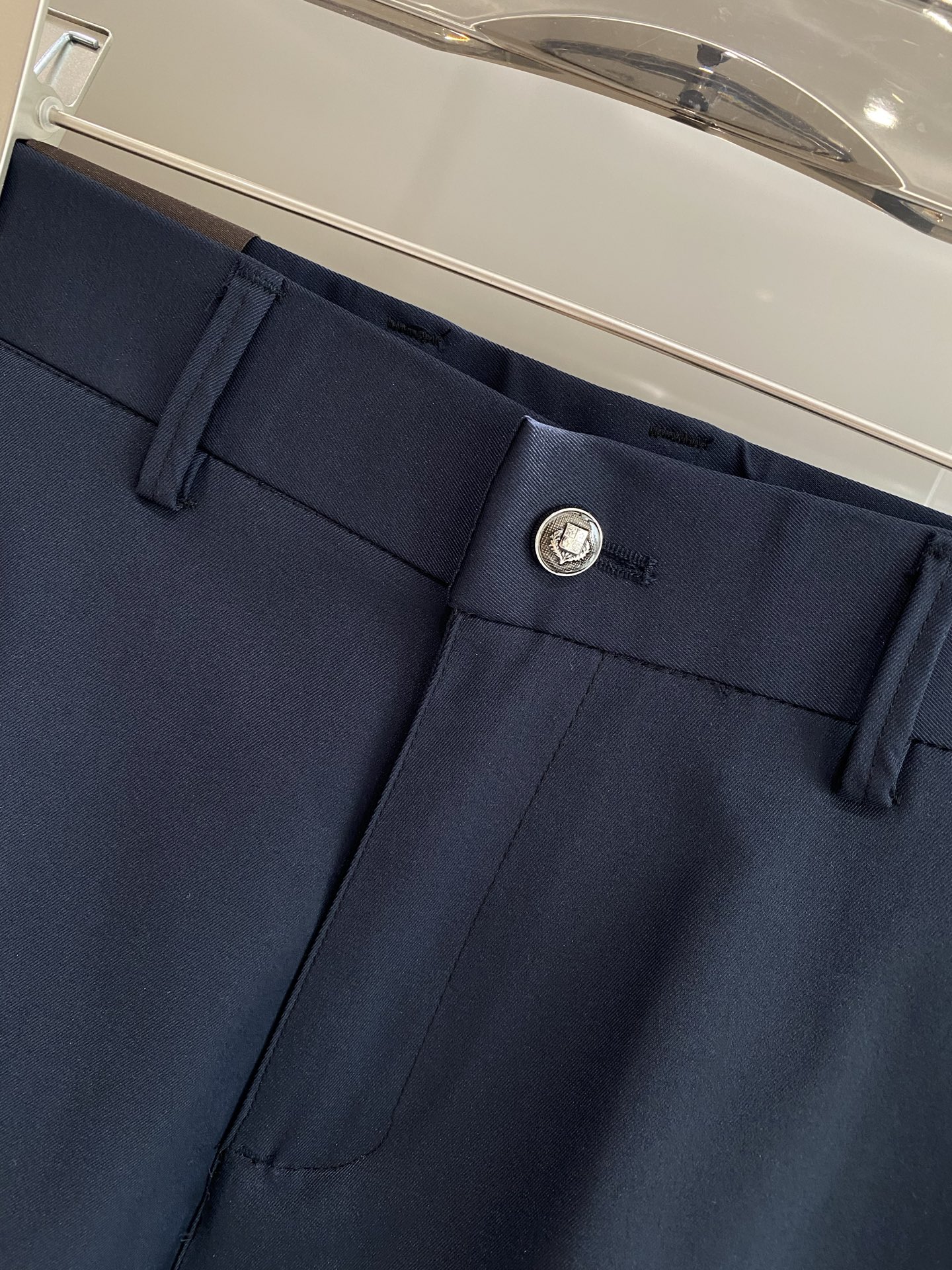 “Stylish LP Pants for Office Confidence” - 图片 4