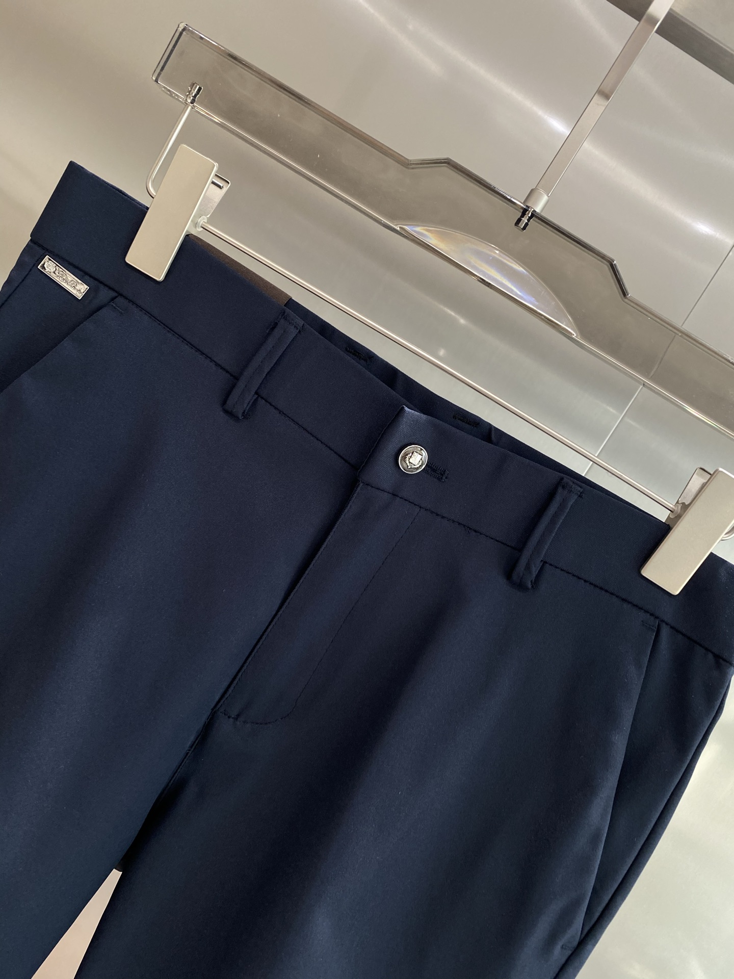 “Stylish LP Pants for Office Confidence” - 图片 3