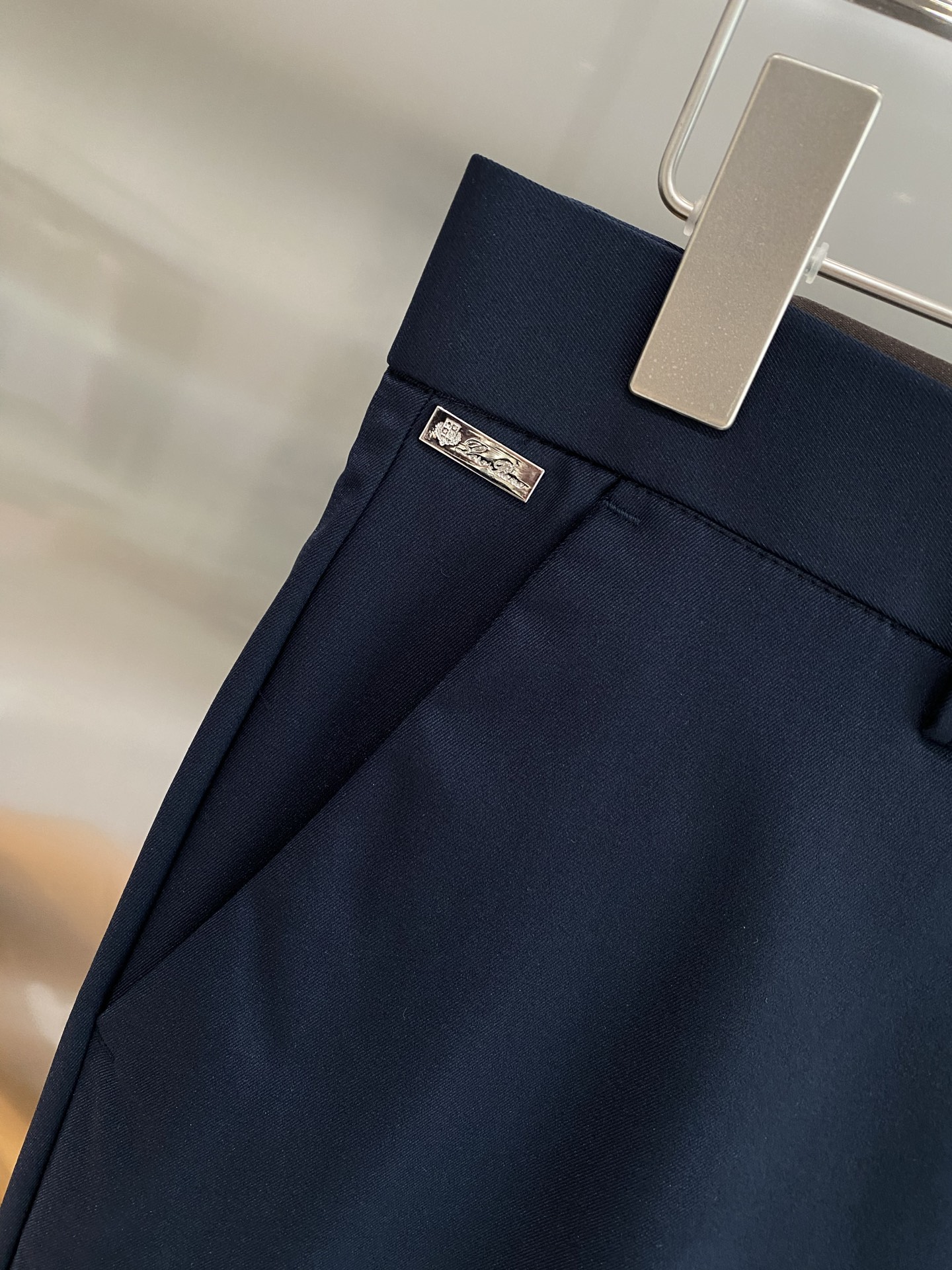 “Stylish LP Pants for Office Confidence” - 图片 5