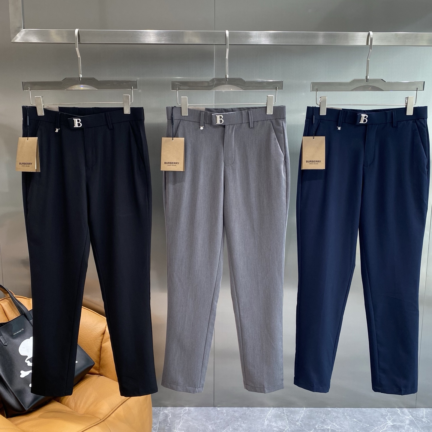 Burberry West Pants: Stylish, Profitable, Comfortable, with Signature “B” Metal Button. - 图片 1