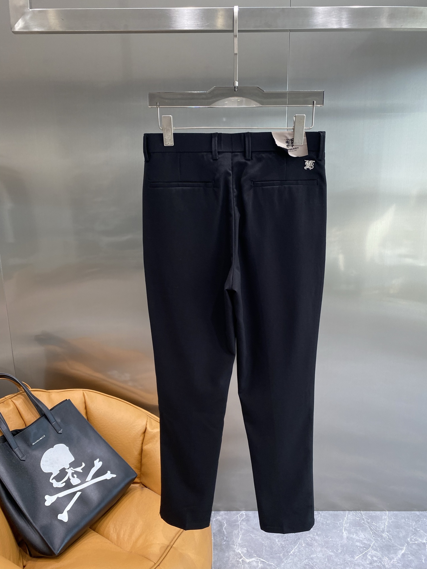 Burberry West Pants: Stylish, Profitable, Comfortable, with Signature “B” Metal Button. - 图片 8