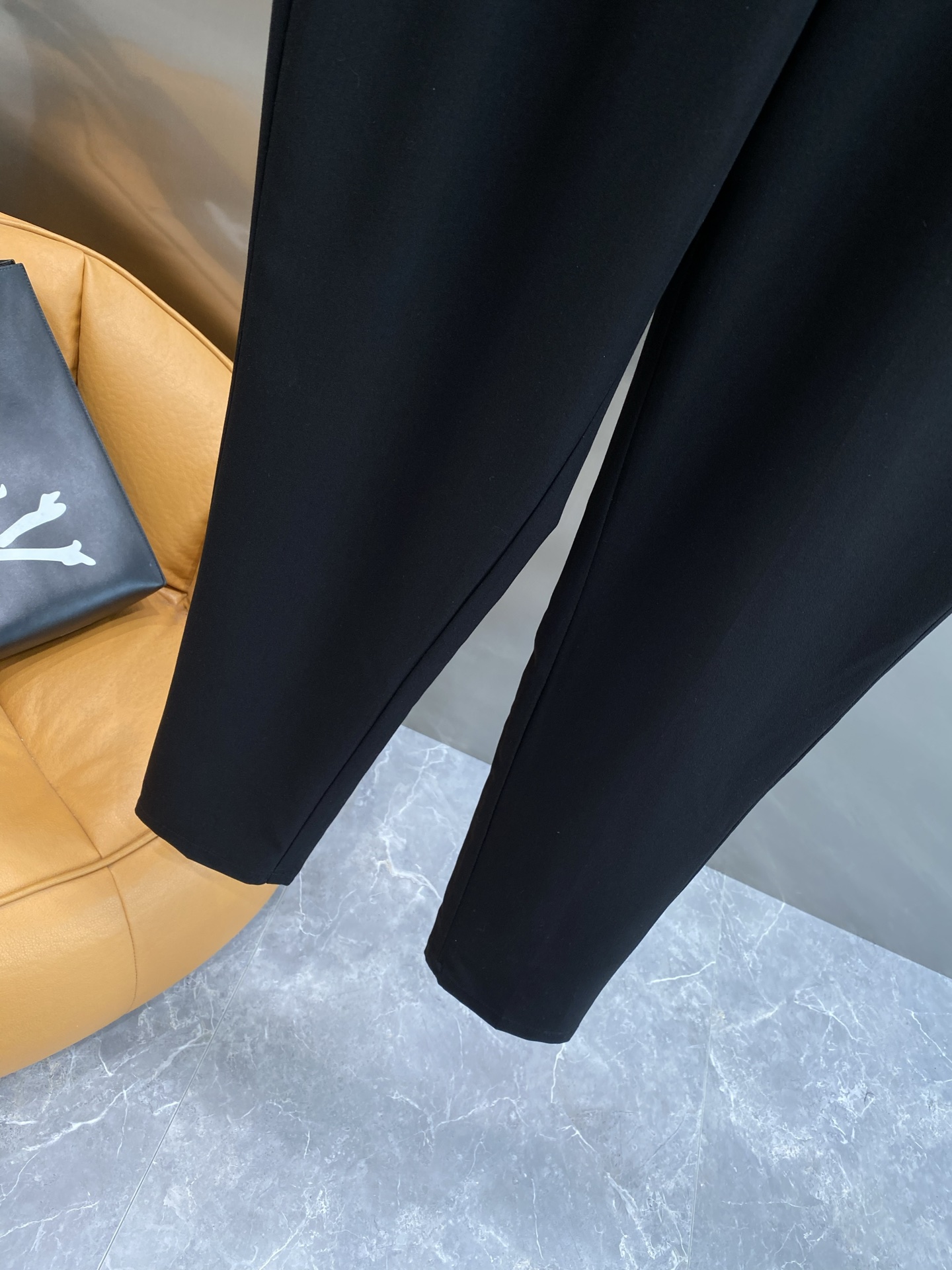 Burberry West Pants: Stylish, Profitable, Comfortable, with Signature “B” Metal Button. - 图片 6
