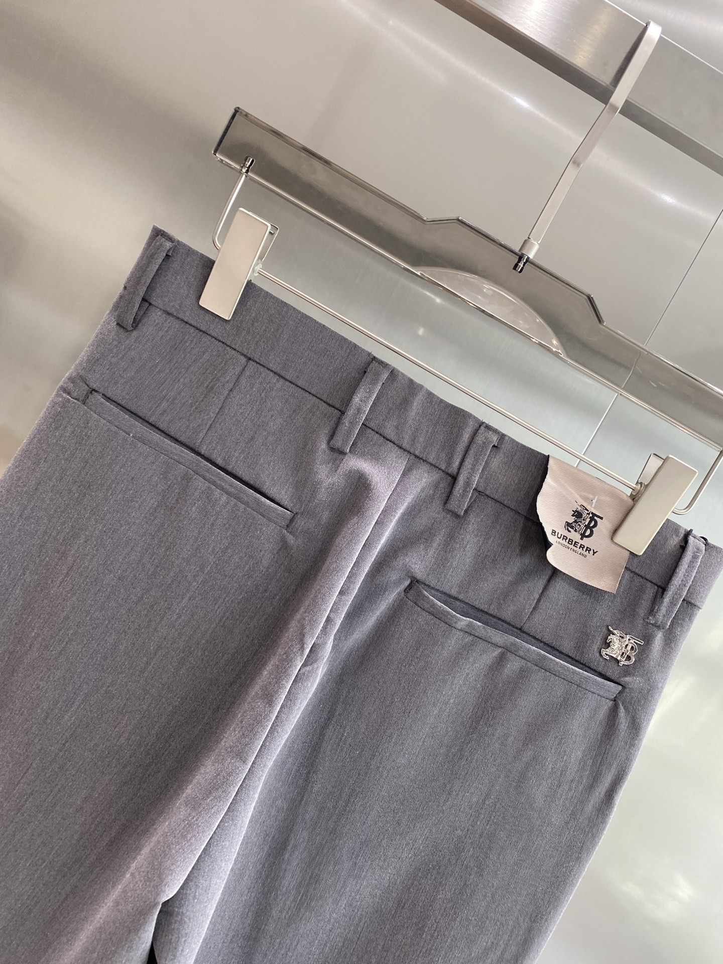 “Burberry West Pants: Stylish, Comfortable, Profitable Design for Leg Line” - 图片 8