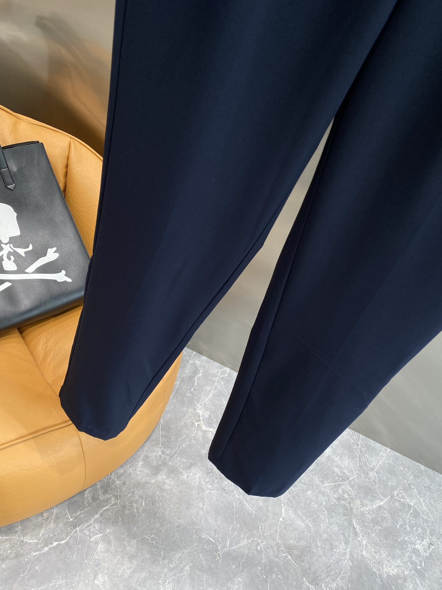 “Burberry West Pants: Stylish, Comfortable, Profitable Design with Brand Identity” - 图片 6