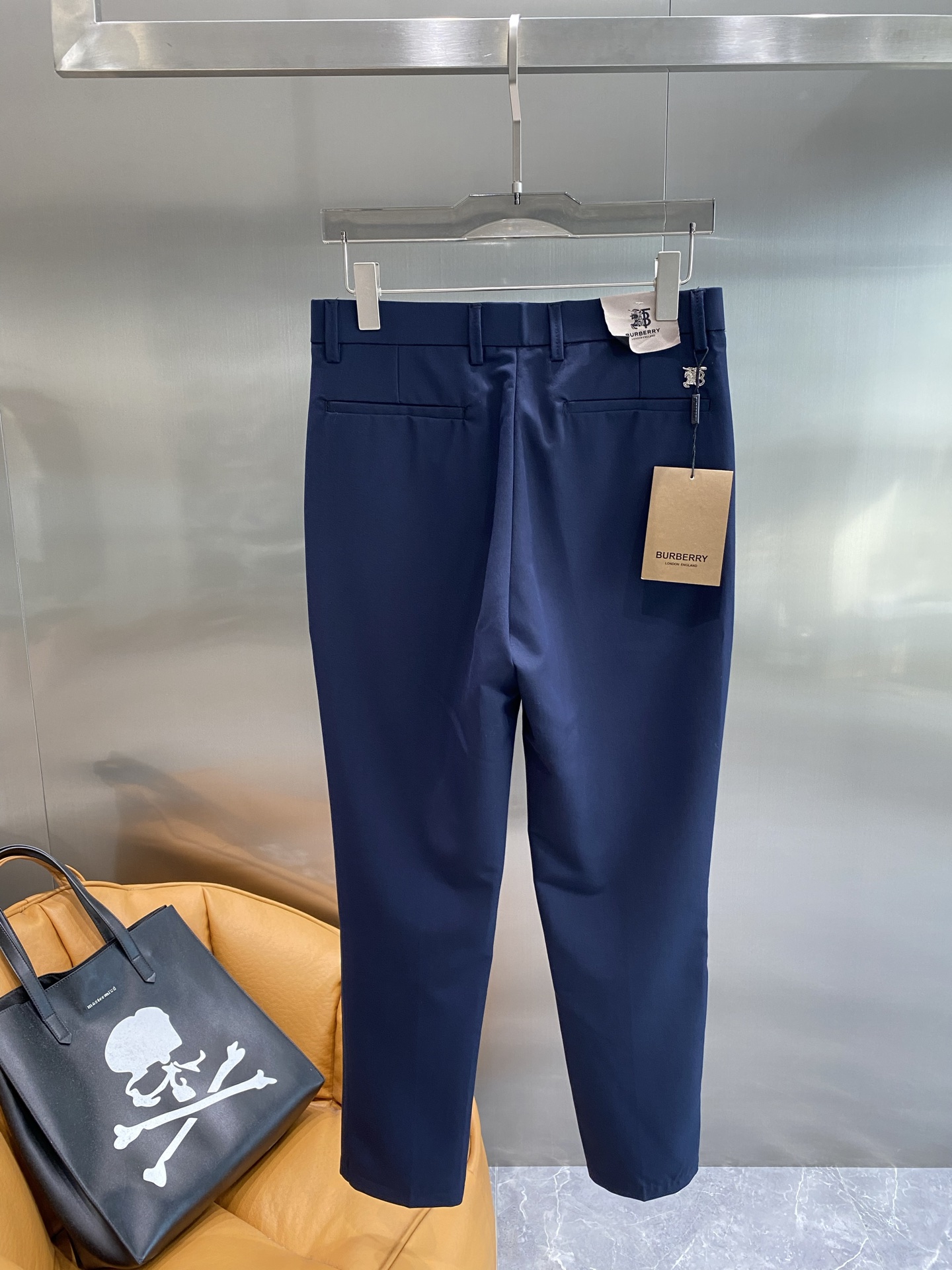 “Burberry West Pants: Stylish, Comfortable, Profitable Design with Brand Identity” - 图片 8