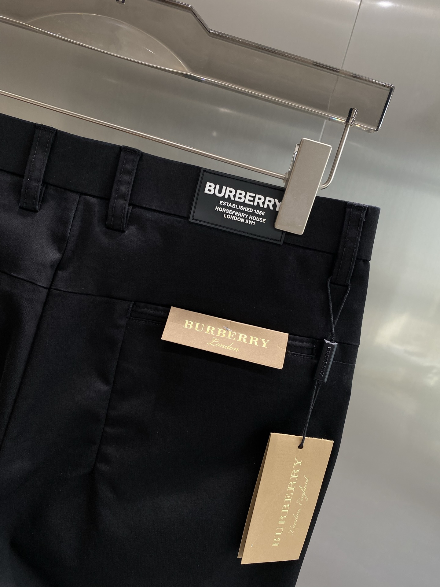 Fashionable Burberry Suits: Classic Style, Comfortable Fabric, Timeless Design. - 图片 9