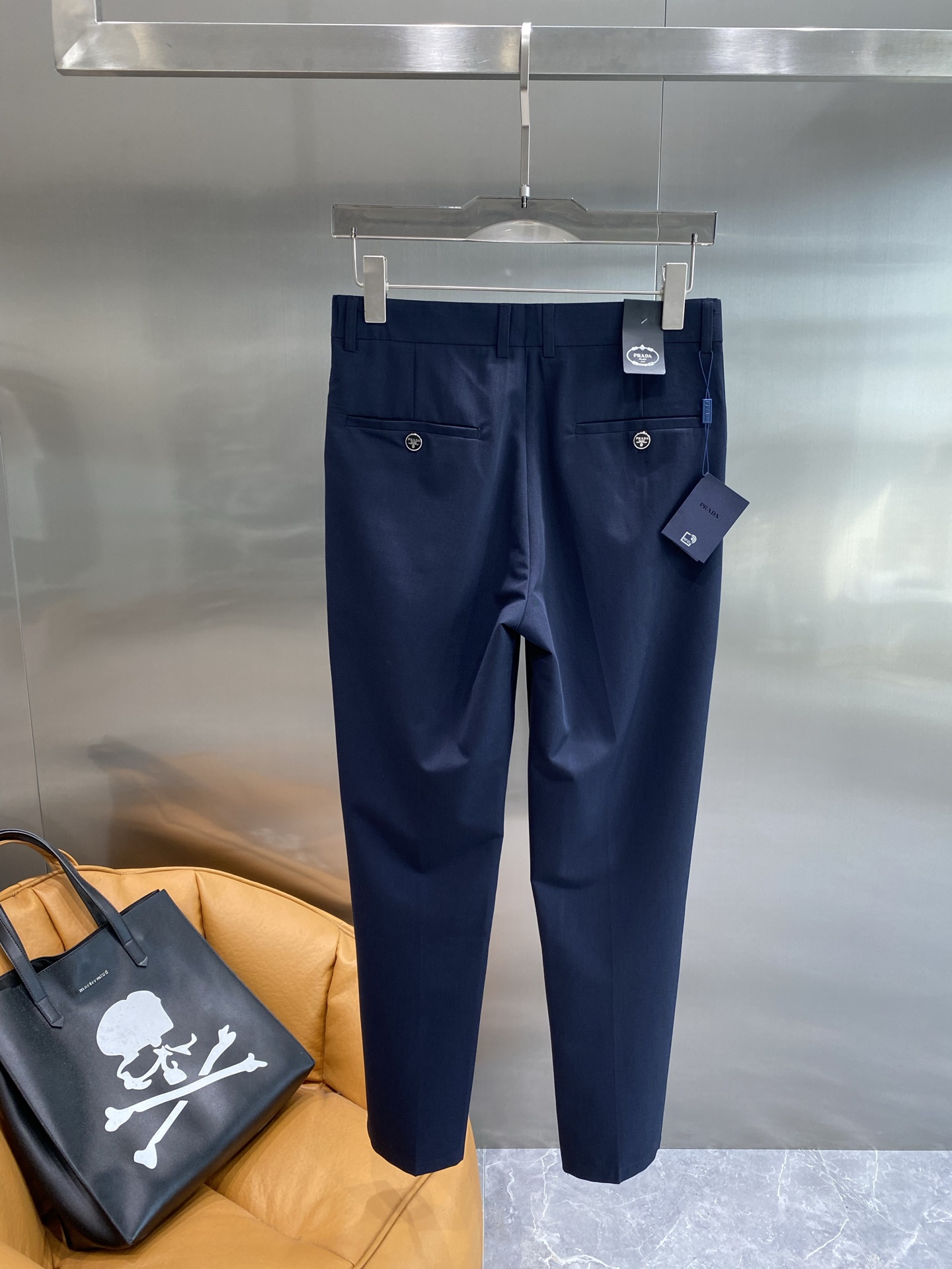 Prada Black Panty: Fashion Classic with Fine Design and Distinctive Features. - 图片 8