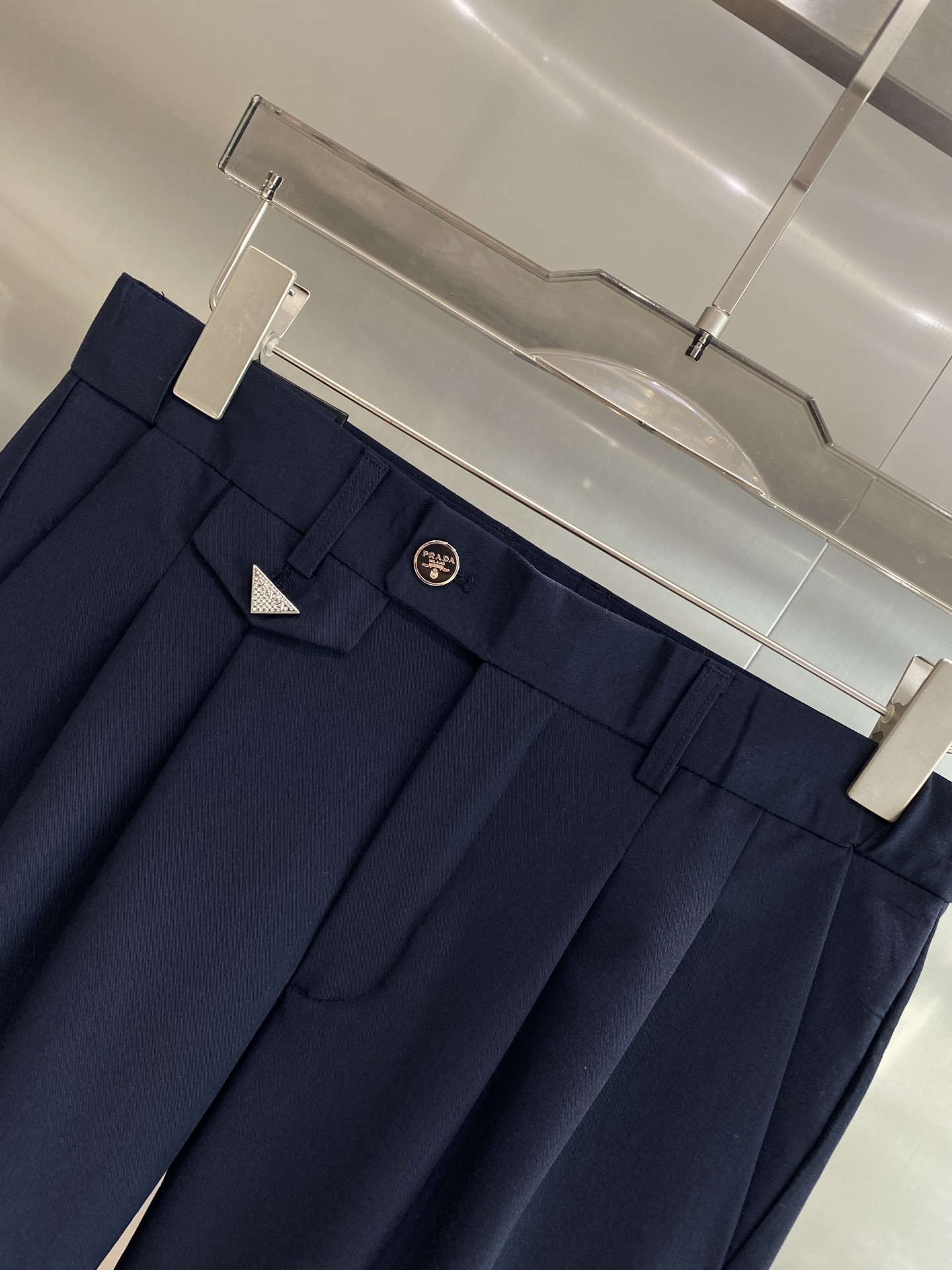 Prada Black Panty: Fashion Classic with Fine Design and Distinctive Features. - 图片 4