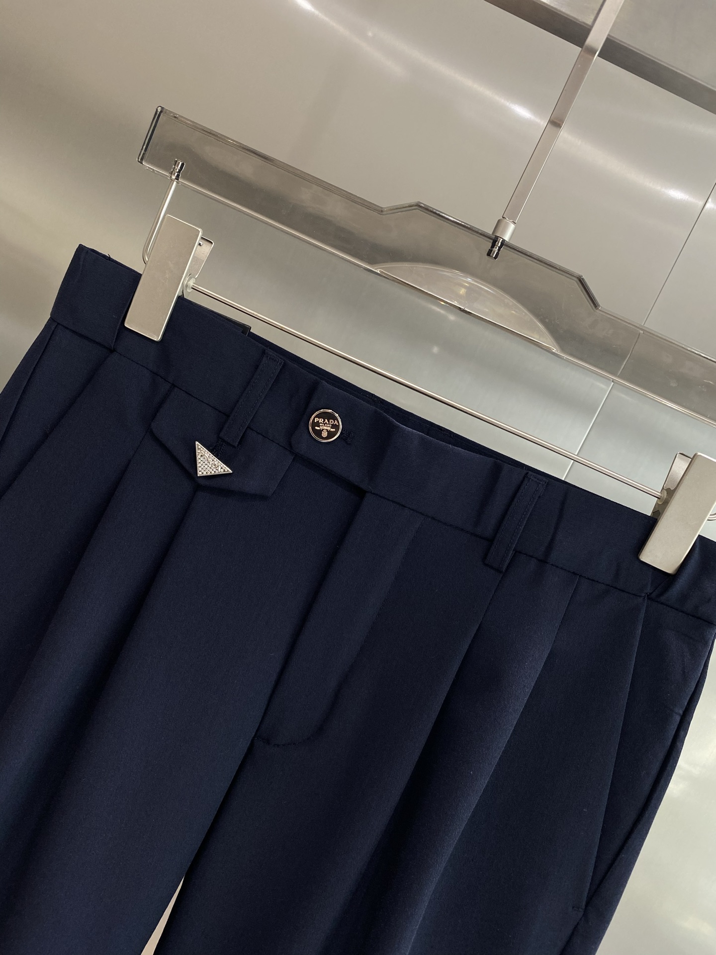 Prada Black Panty: Fashion Classic with Fine Design and Distinctive Features. - 图片 3