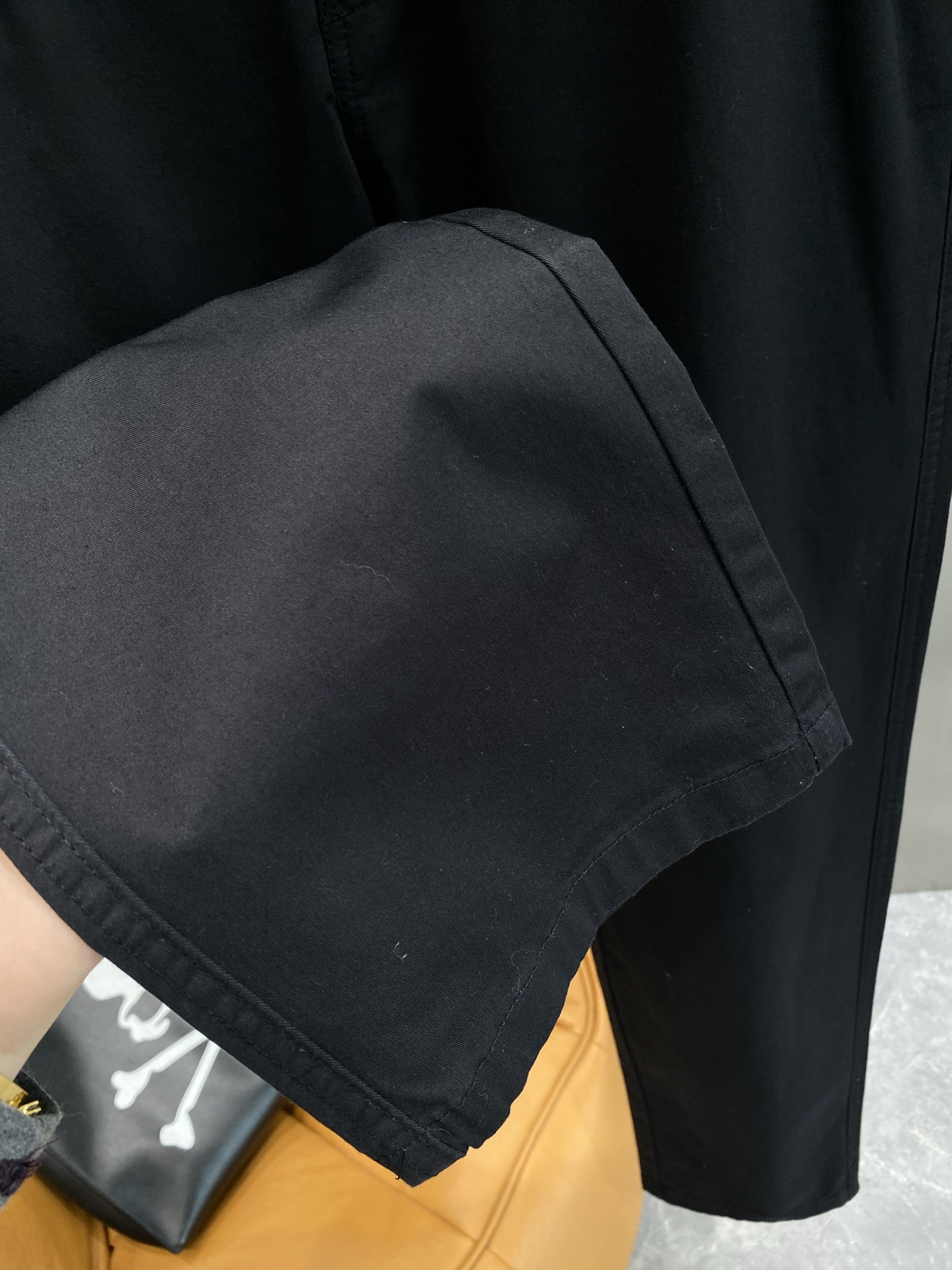 Fashionable Versace Pants: Advanced Design for Stylish New Year’s Look - 图片 6