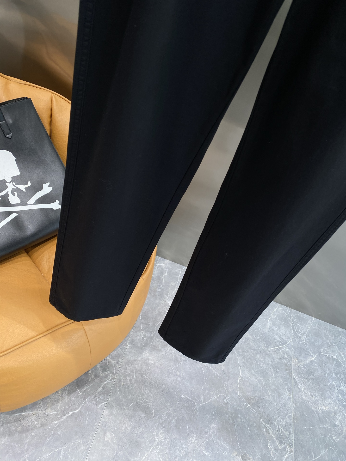 Fashionable Versace Pants: Advanced Design for Stylish New Year’s Look - 图片 5