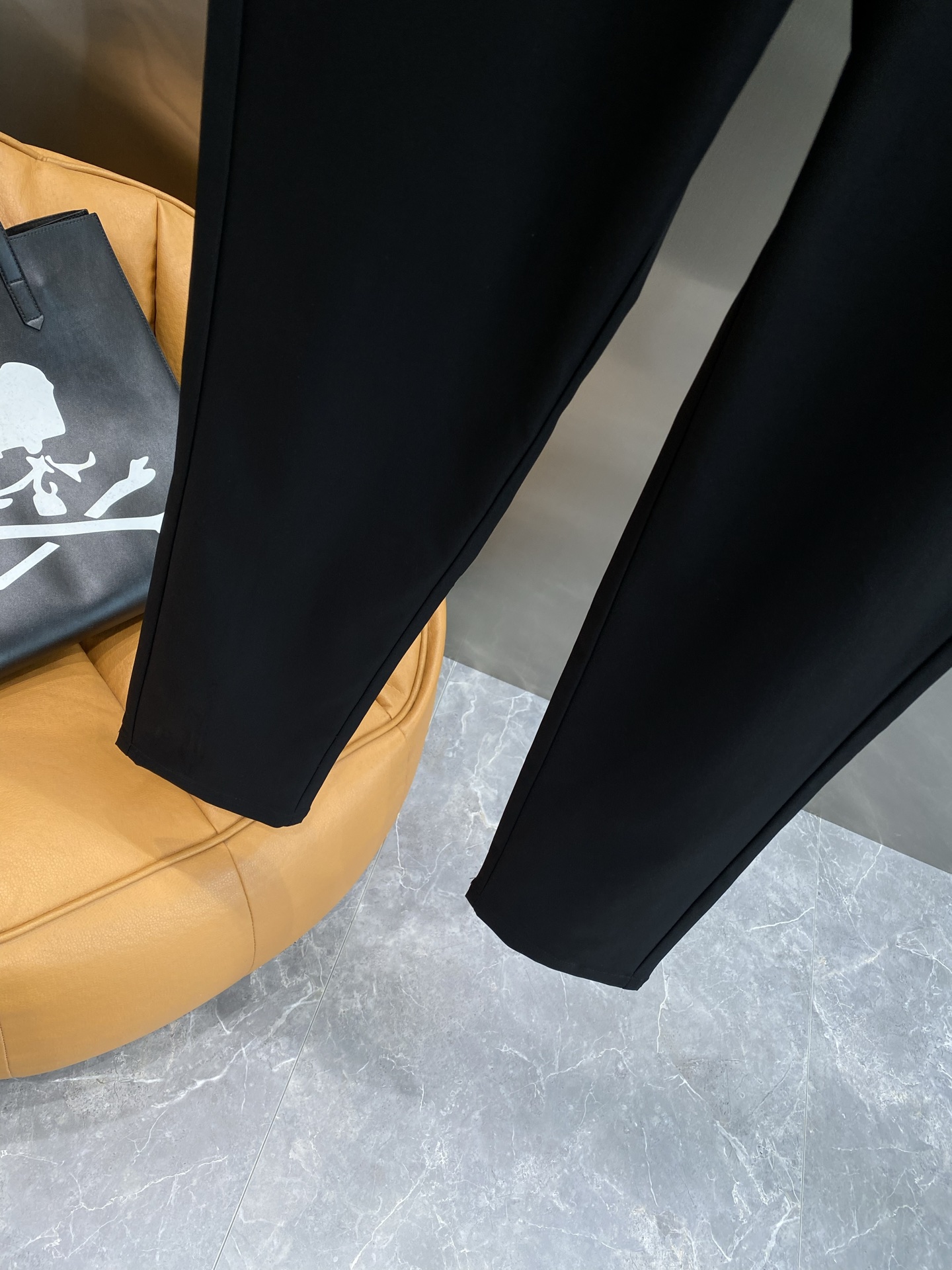 Fashion Review: The New Queen’s Home – Elegant Modulus Suit with Flattering Details - 图片 5