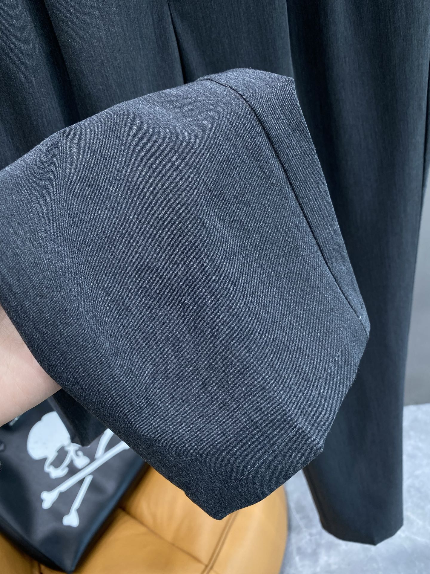 Prada Black Panty: Fashion Classic with Distinctive Features - 图片 7