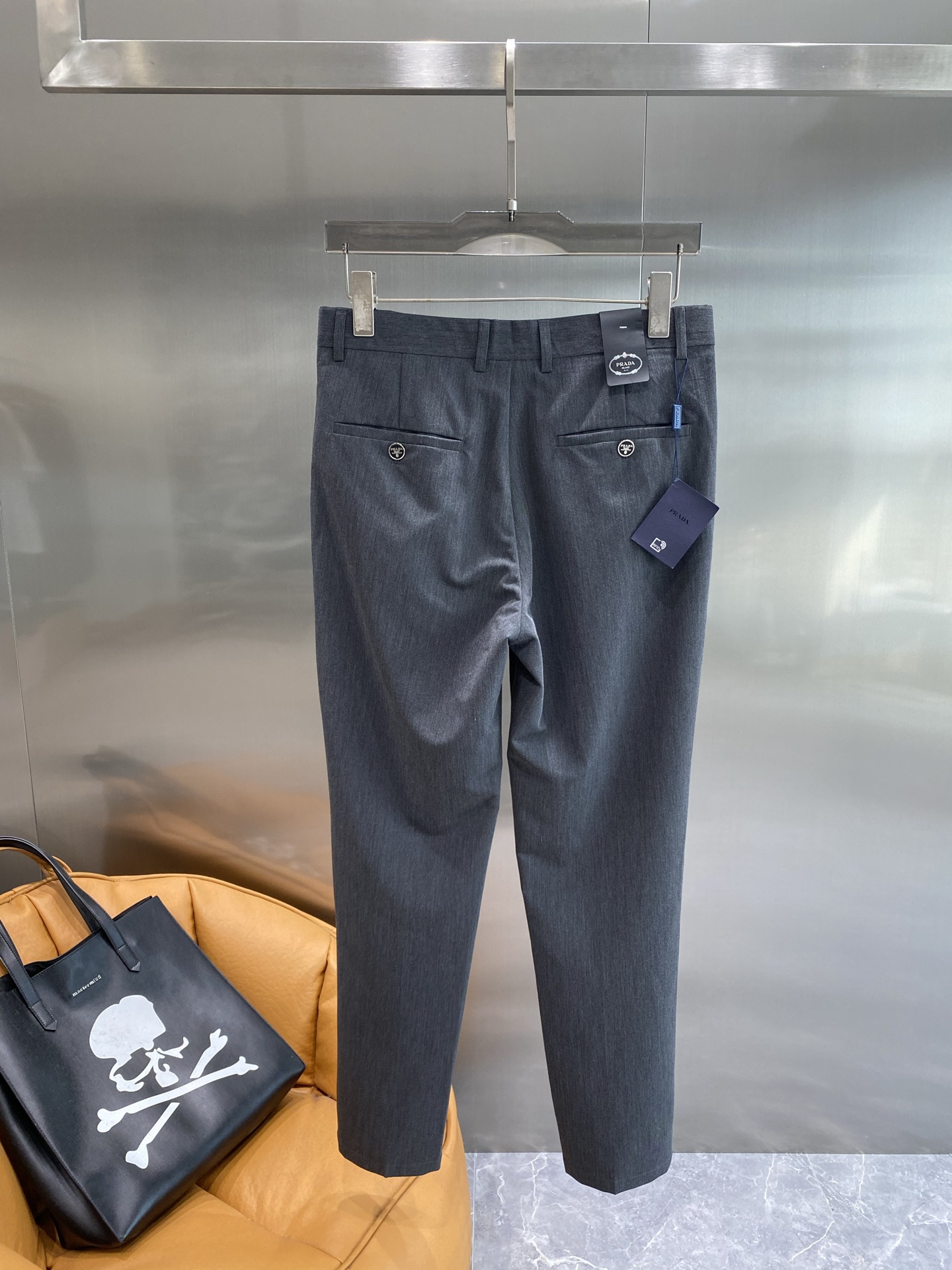 Prada Black Panty: Fashion Classic with Distinctive Features - 图片 8