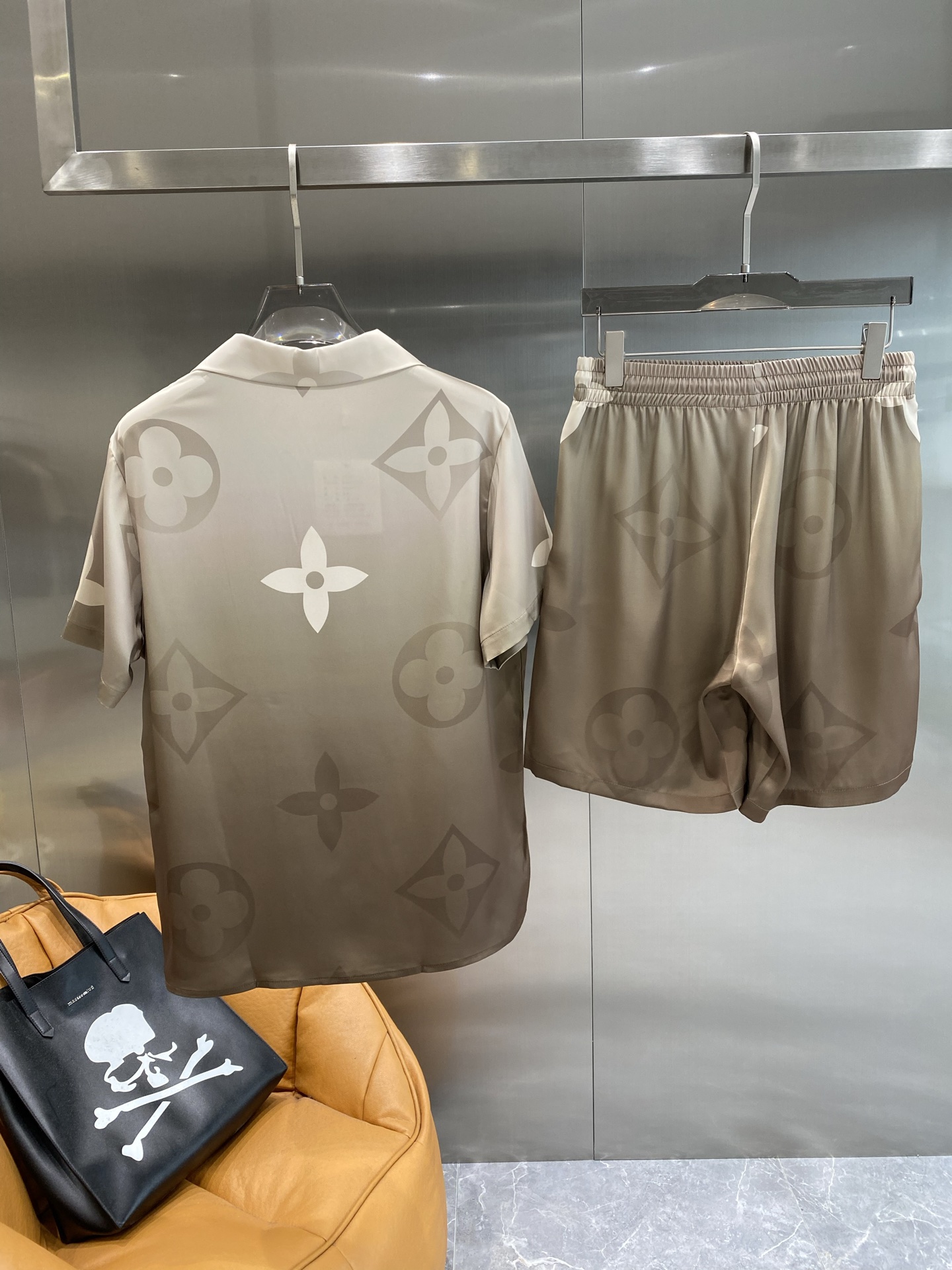 《𝙉𝙚𝙬🤍🖤驴家》休闲睡衣套装 高订天绸丝面料升级工艺升级 家居服 高定俄罗丝面料亲肤轻柔舒适 家居必备