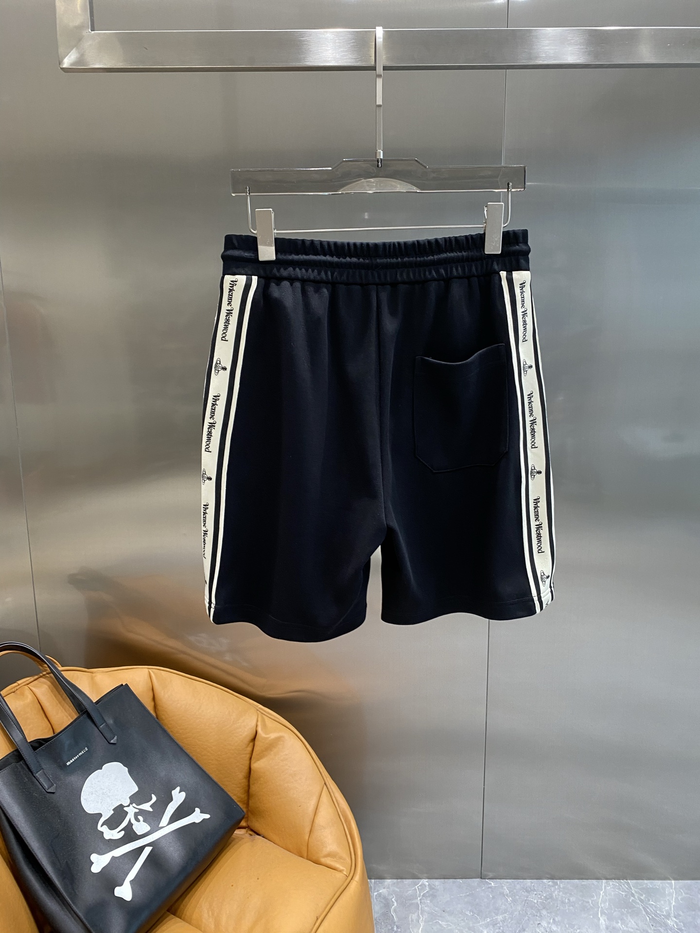 “Western Queen’s Fashionable and Comfortable Shorts in New York” - 图片 8