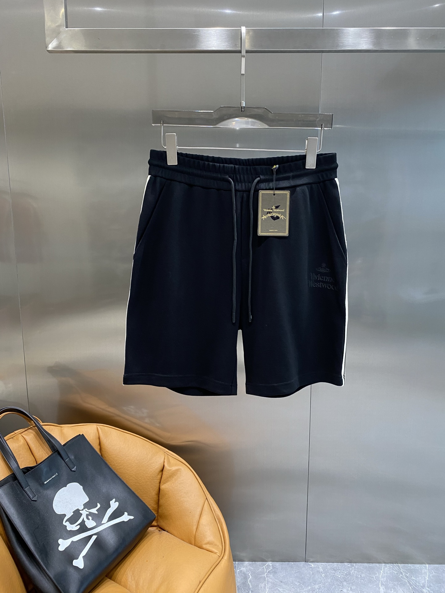 “Western Queen’s Fashionable and Comfortable Shorts in New York” - 图片 2