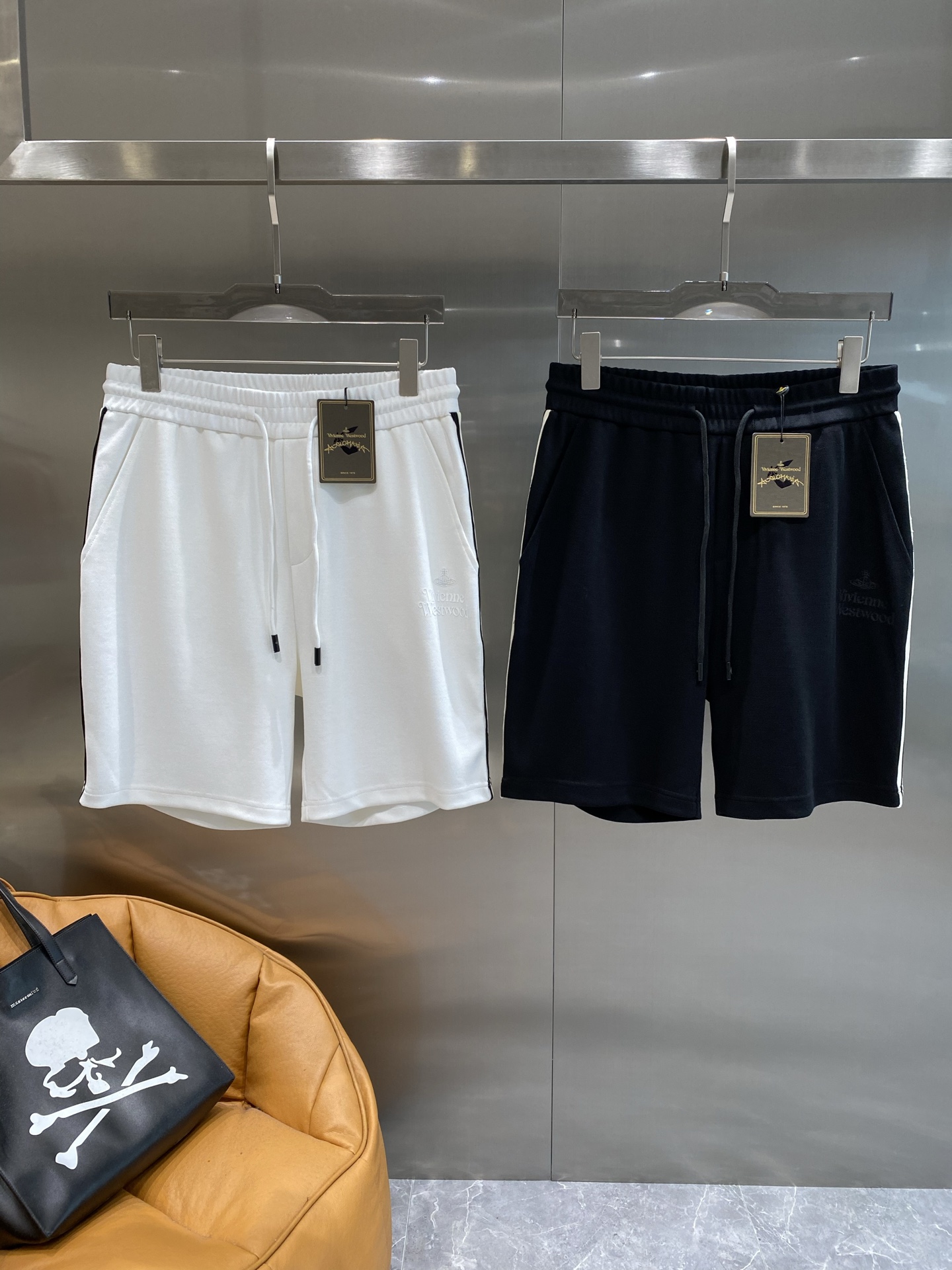 “Western Queen’s Fashionable and Comfortable Shorts in New York” - 图片 1