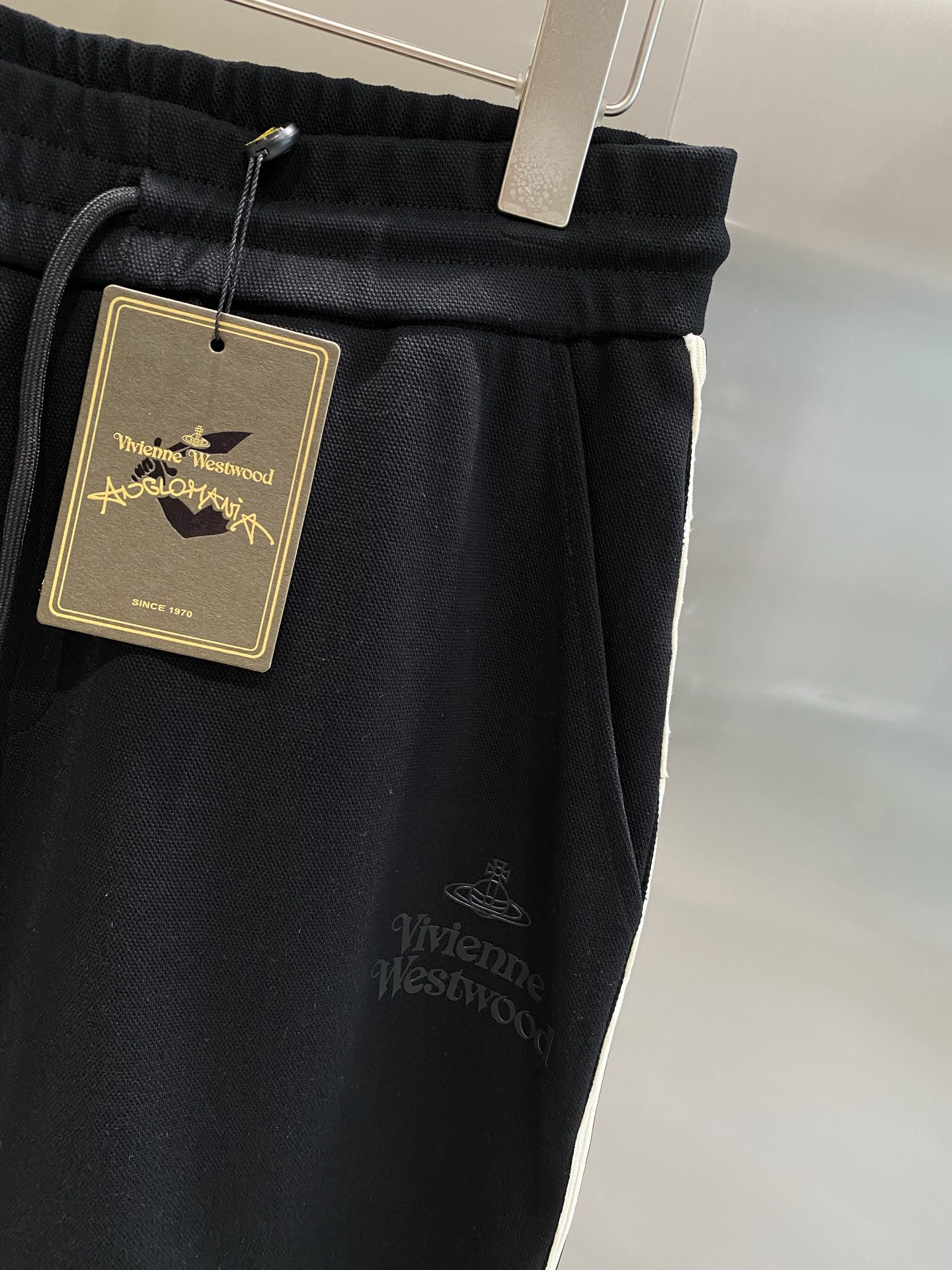 “Western Queen’s Fashionable and Comfortable Shorts in New York” - 图片 4